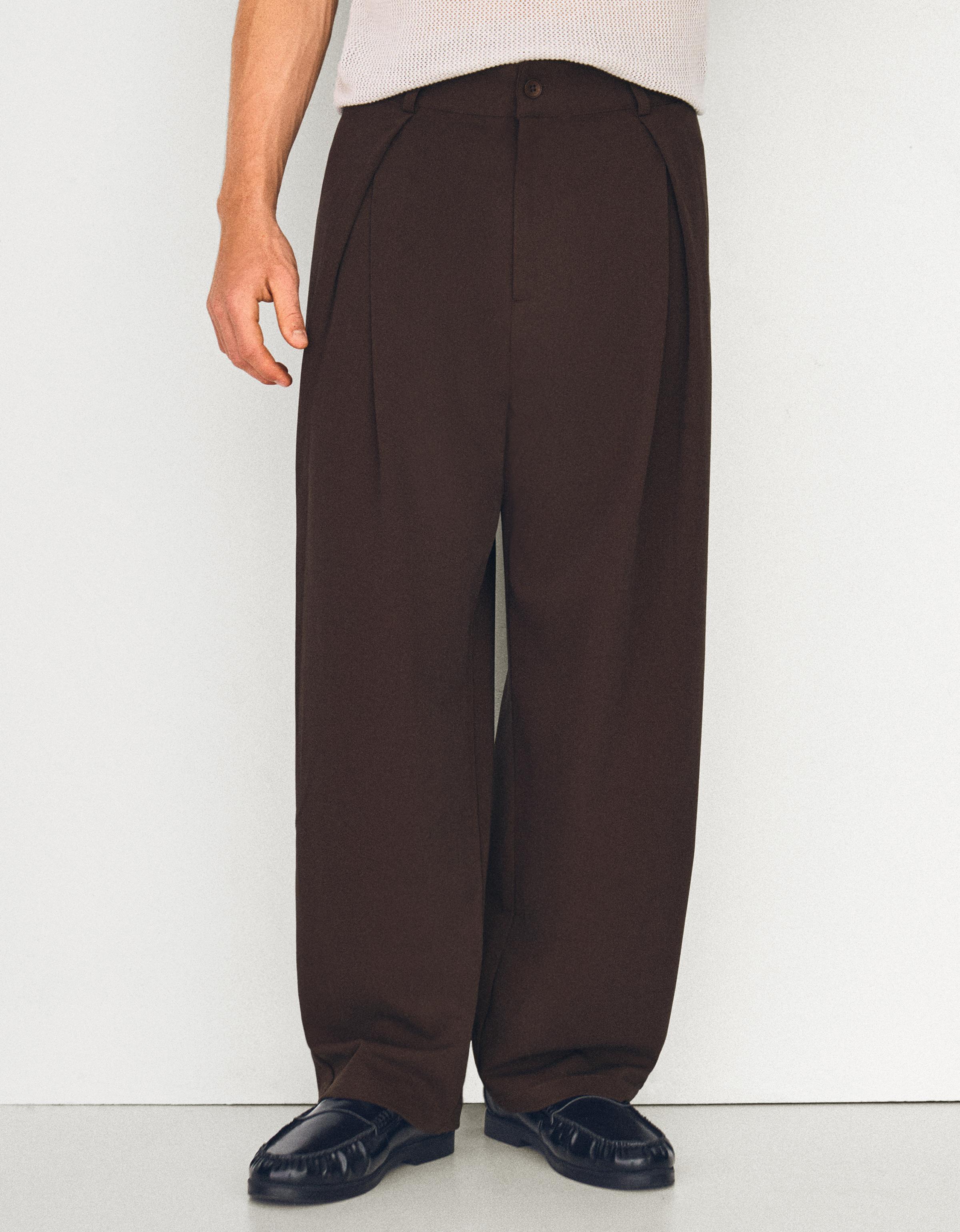 Pleated baggy trousers — Brown