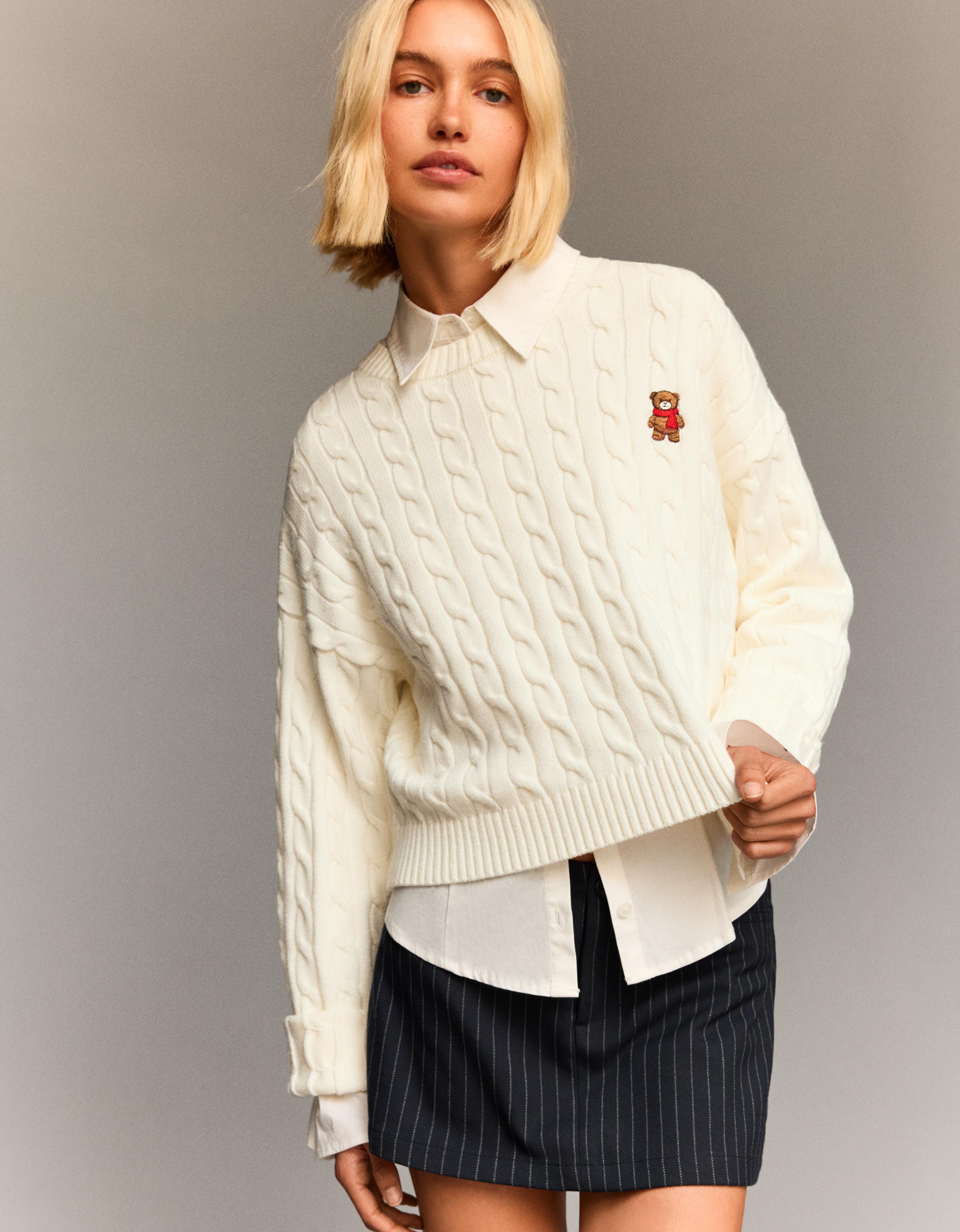 Bershka Bestickter Zopfmuster-Pullover Damen Xs Rohweiß