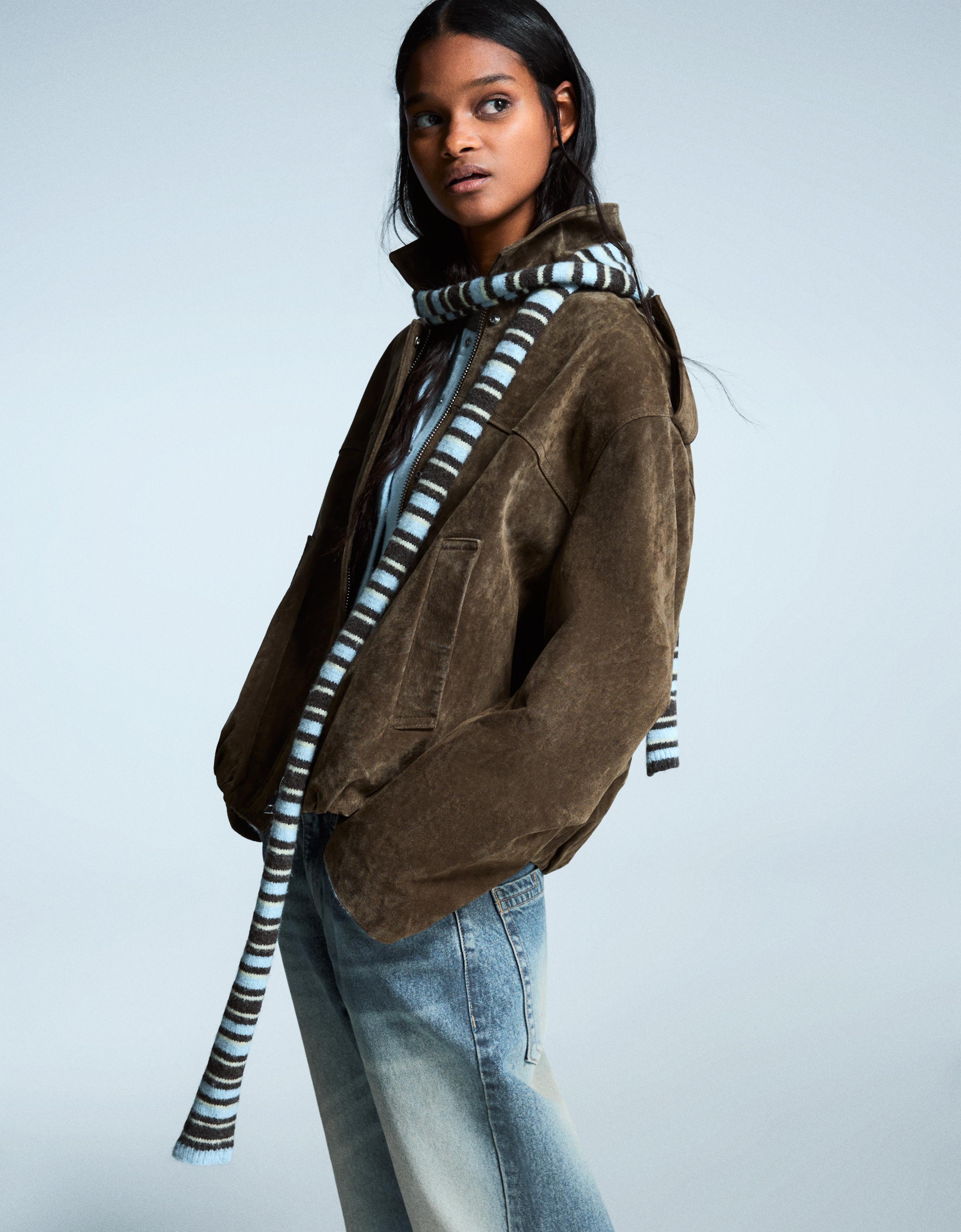 Bershka Extra Langer Schal Mit Streifen Damen Blau