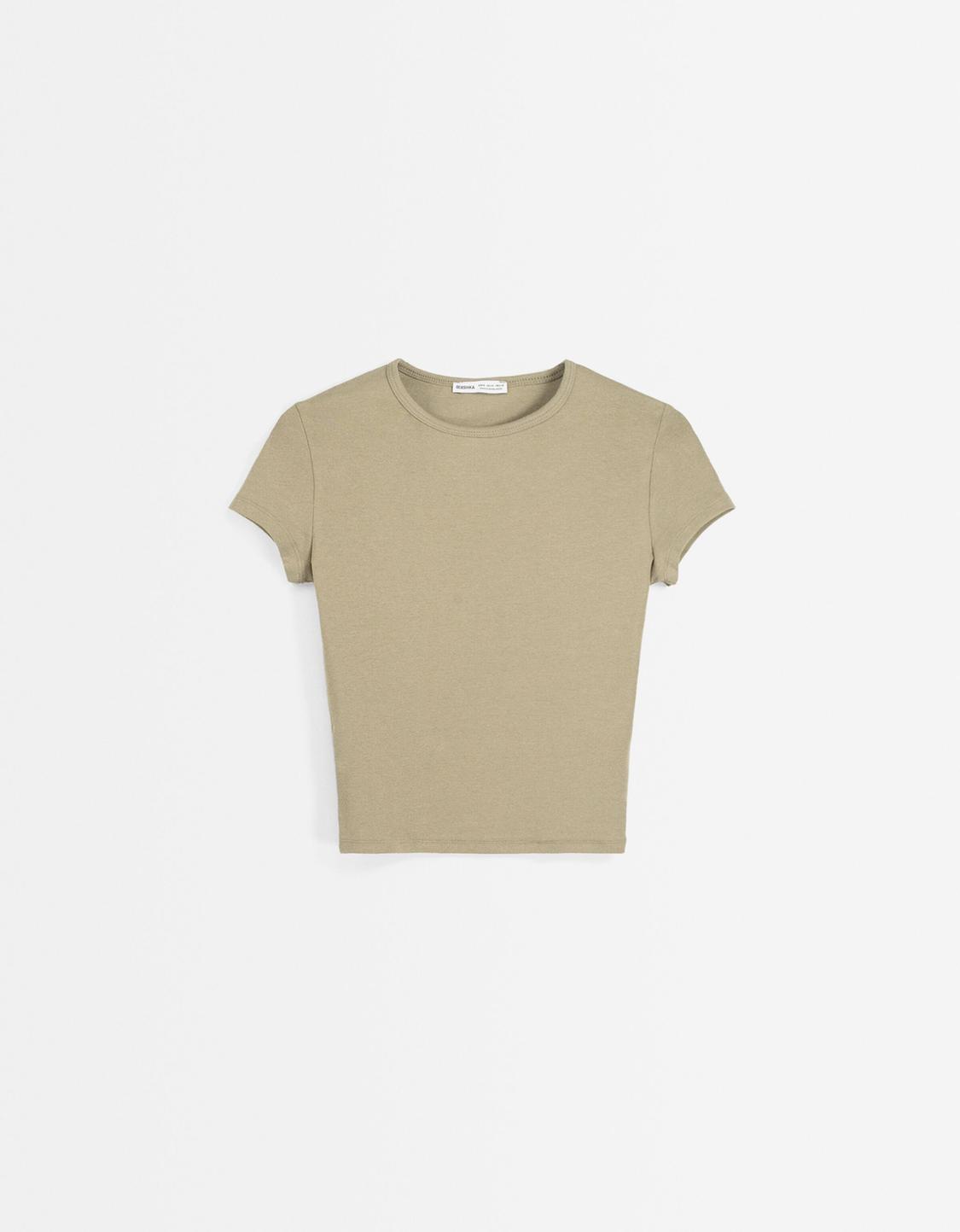 Short sleeve T-shirt with a round neck