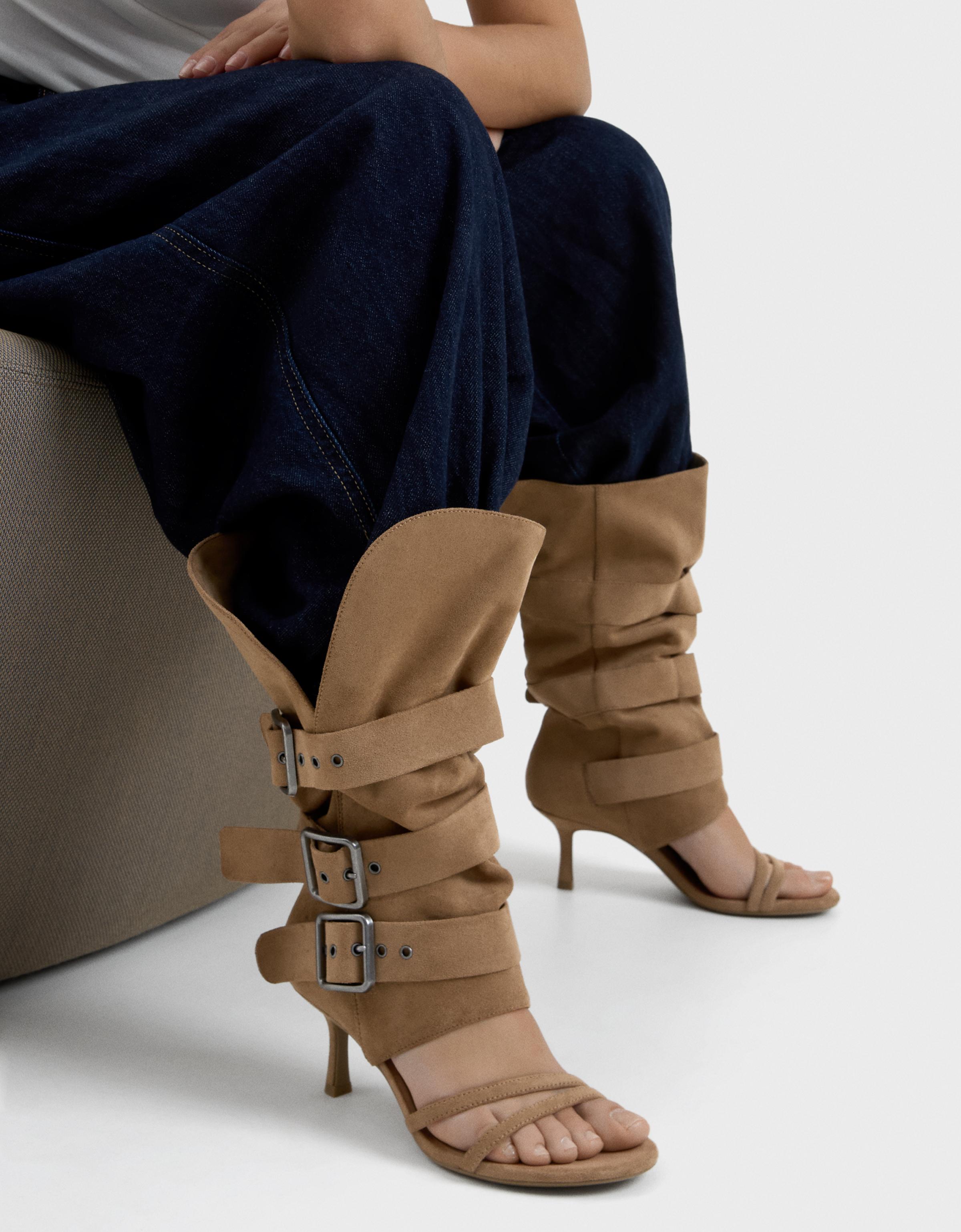 Heeled trousers sandals with buckles — BEIGE