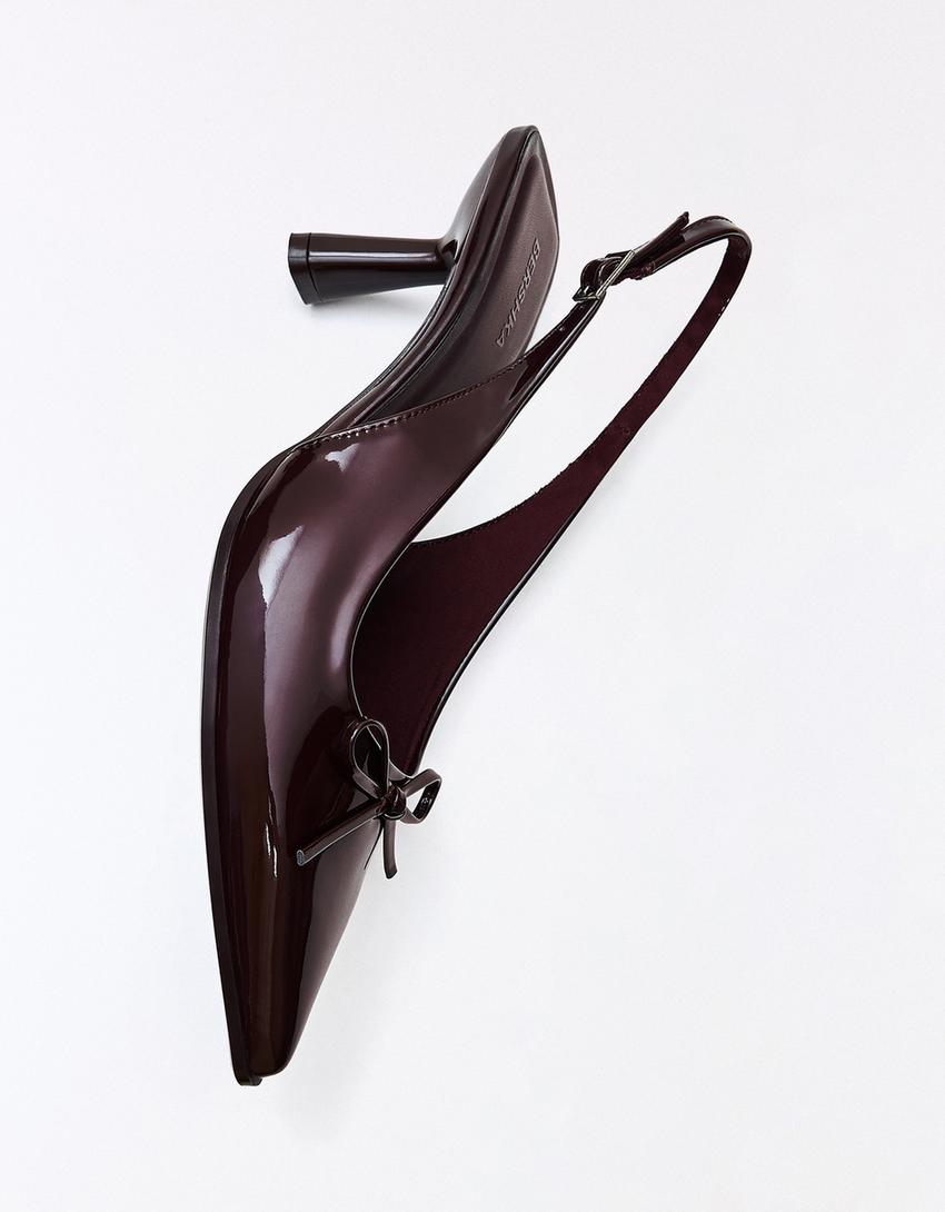 Chaussure à talon kitten heel ouverte à l’arrière-Grenat