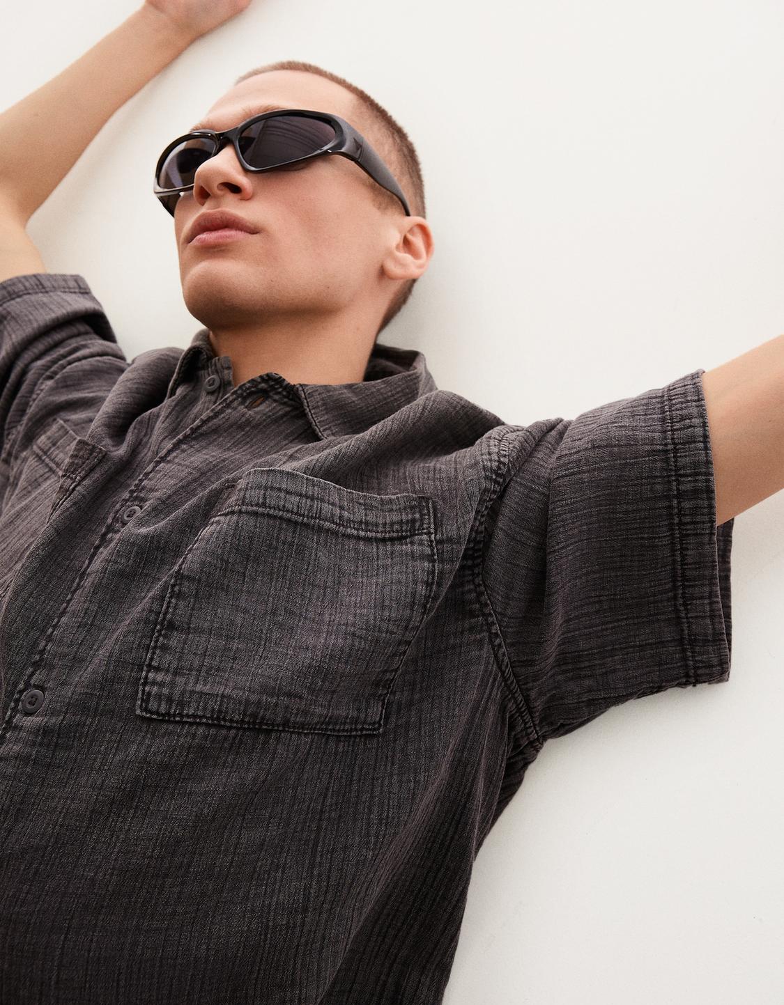 Short sleeve boxy fit shirt