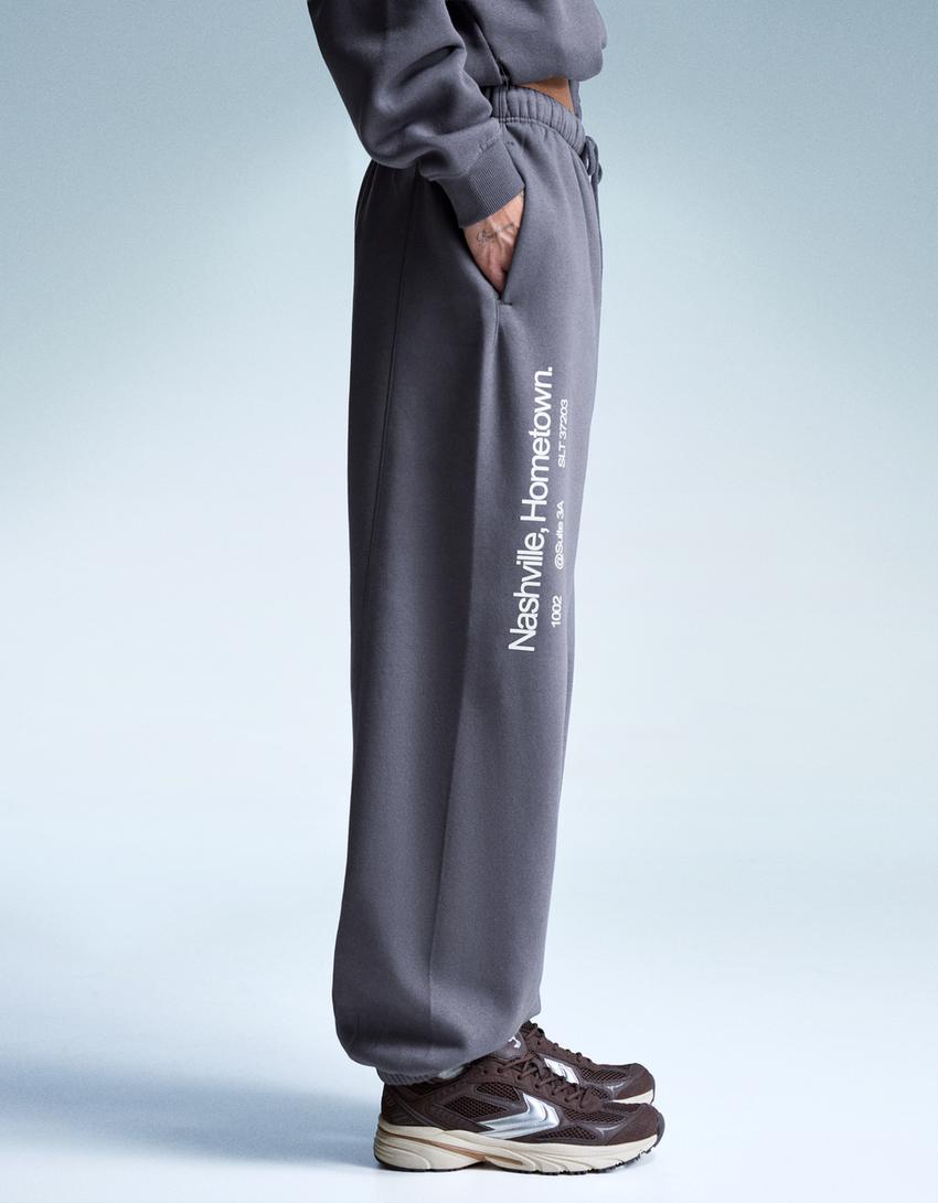 Pantaloni jogger fit stampati-Grigio scuro-2