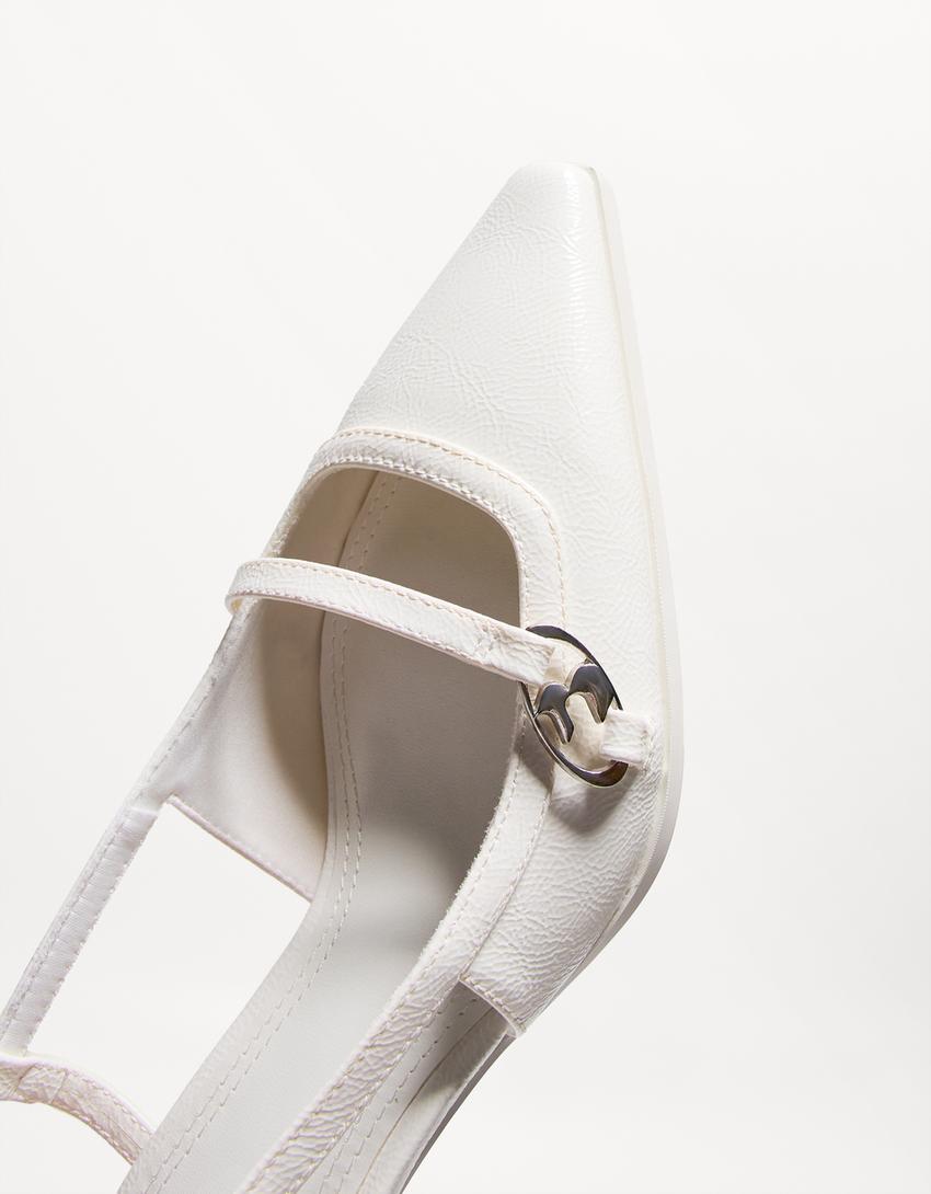 حذاء بكعب قطة وإبزيم-أبيض