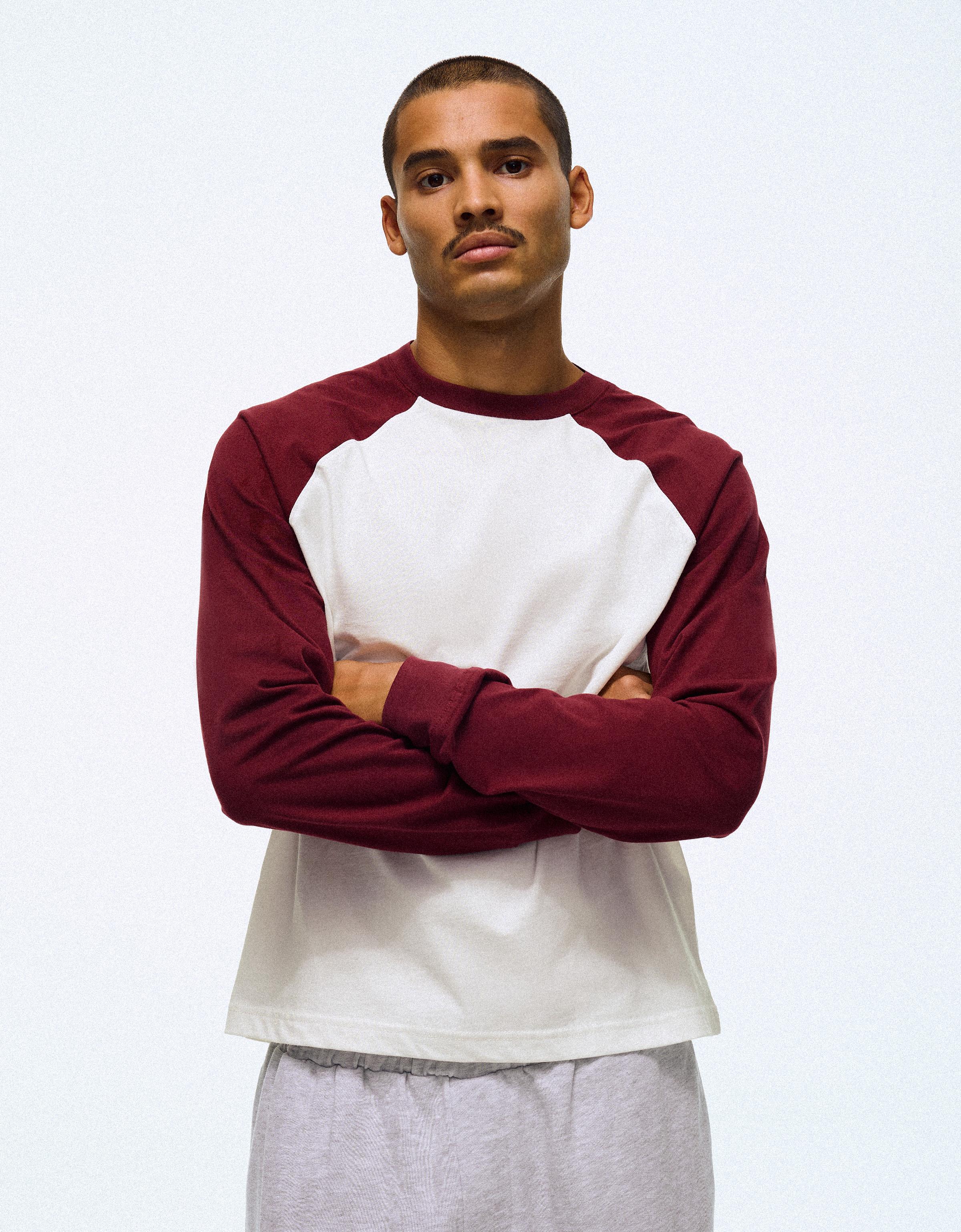 Bershka Koszulka Z Długim Rękawem Raglan Mężczyzna Bordowy