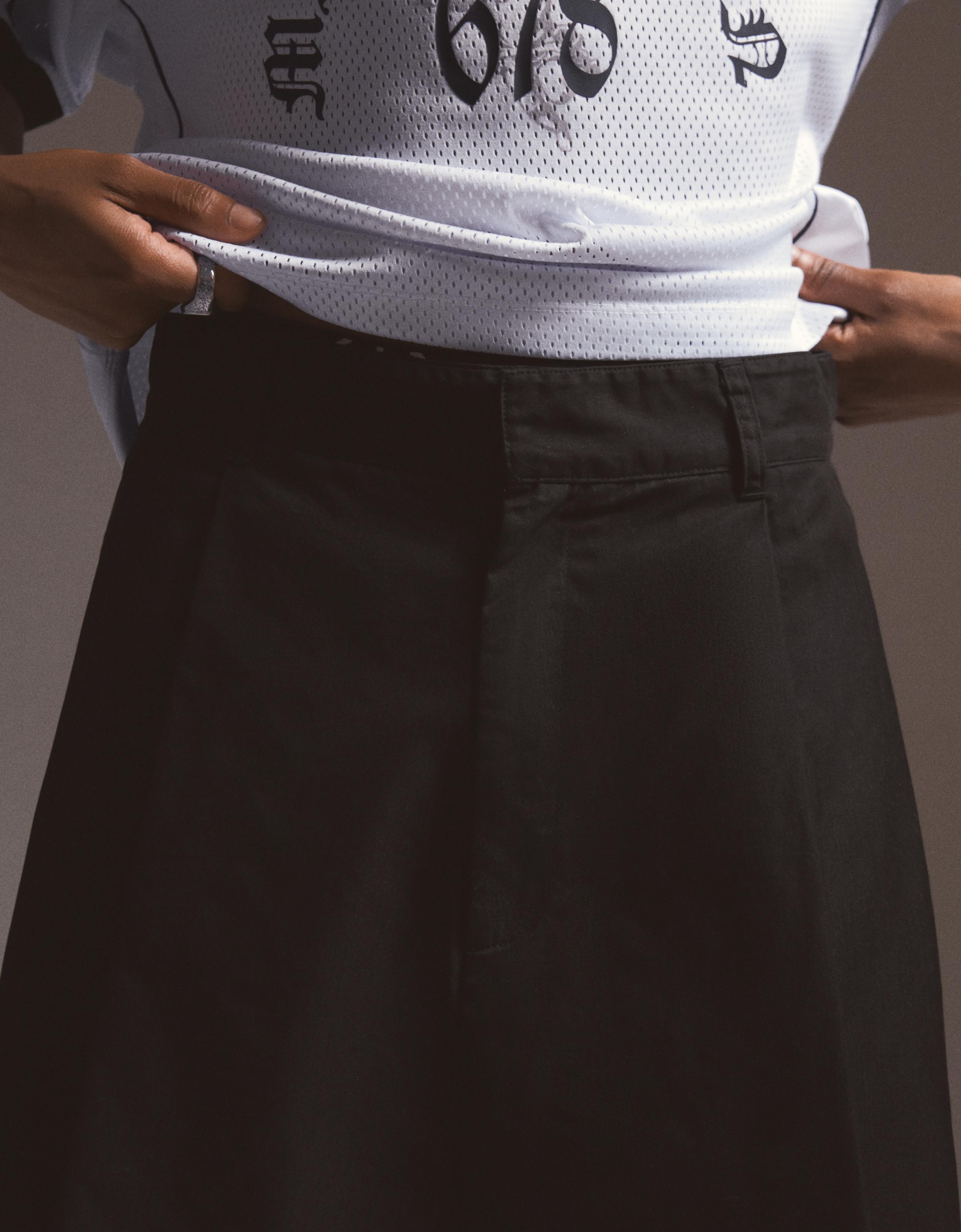 Balloon fit Bermuda shorts with darts — Black