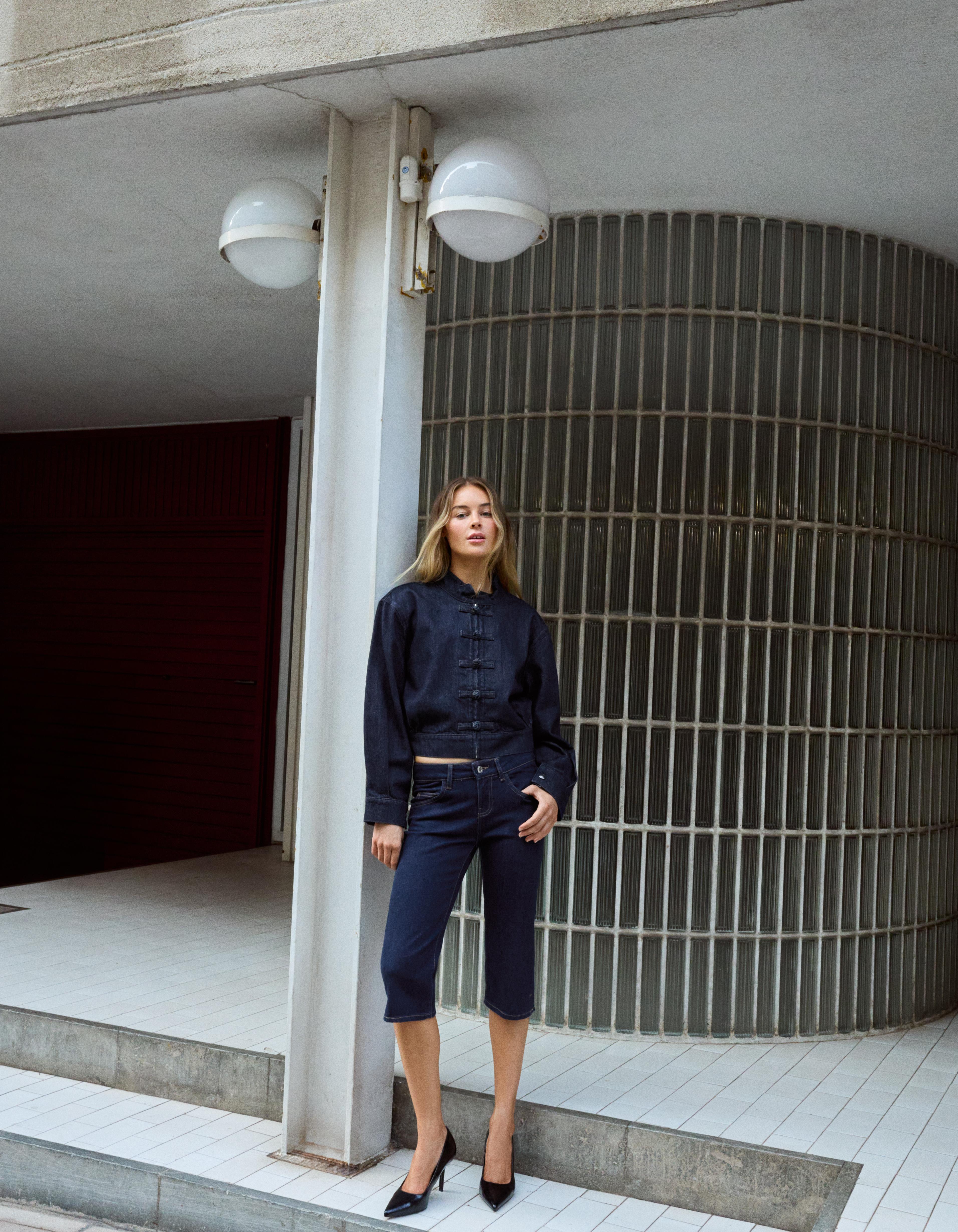 Capris — Navy