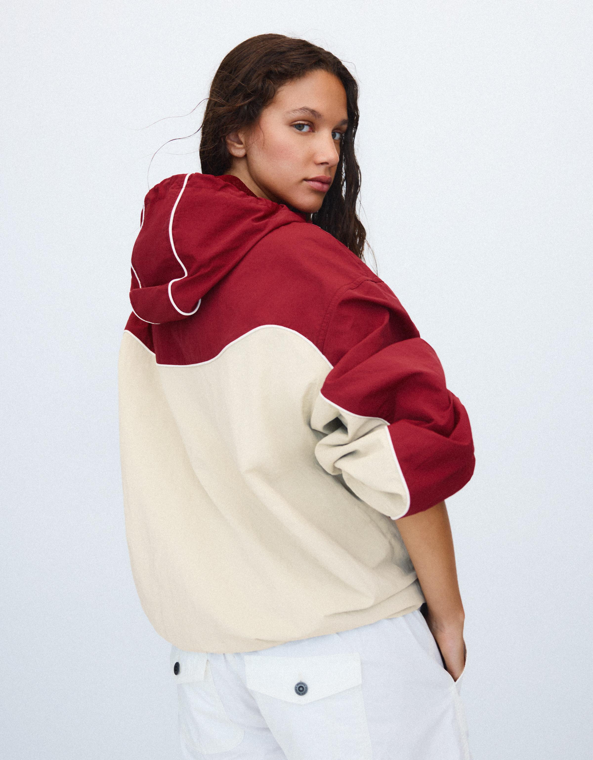 Bershka Kapüşonlu rüzgarlık ceket görsel 7