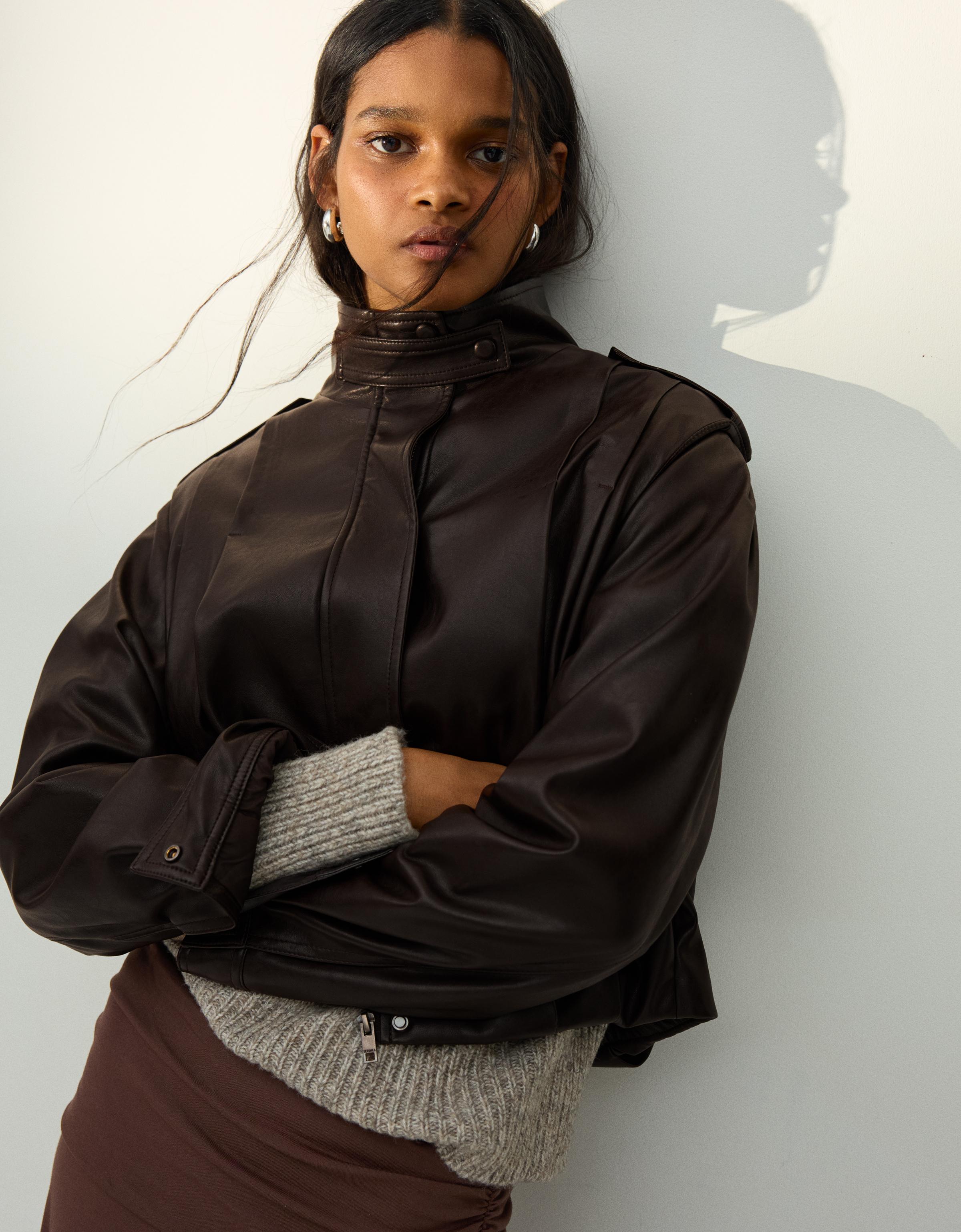 Bershka Jacke Aus Kunstleder Mit Falten Damen S Braun