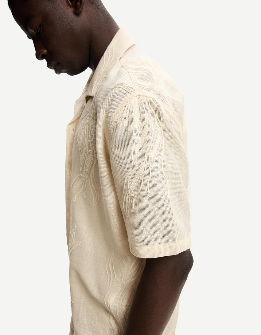 Rustic short sleeve shirt with embroidery