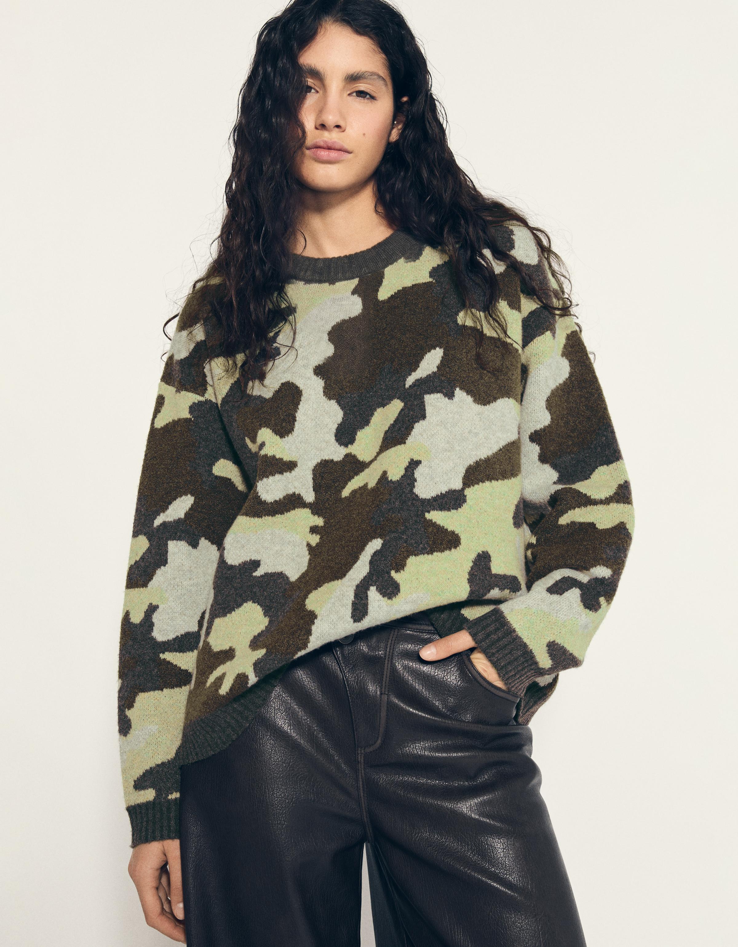 Bershka Sweter Oversize Z Okrągłym Dekoltem I Nadrukiem Kobieta Brązowy