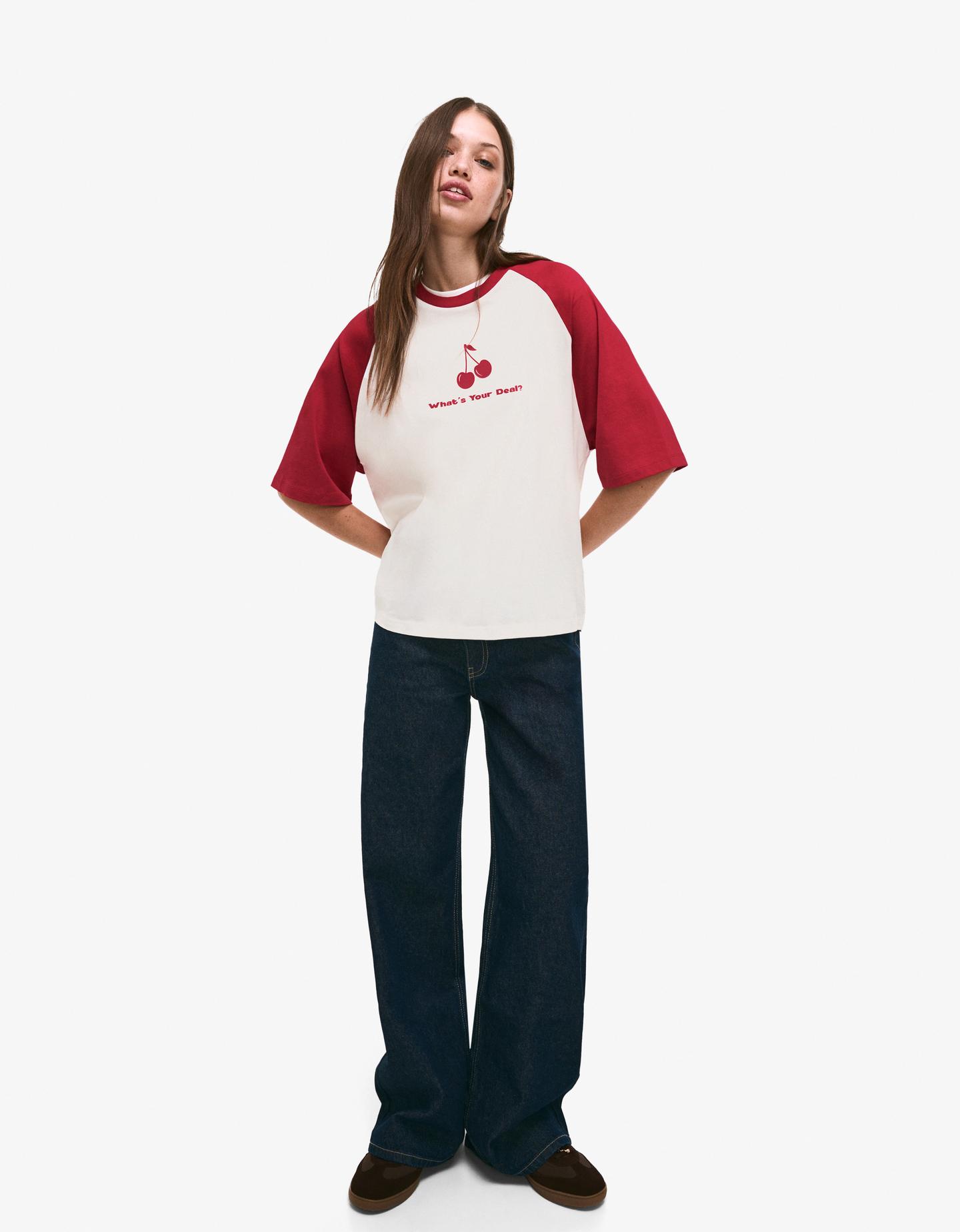 Bershka koszulka z krótkim rękawem i nadrukiem czerwony