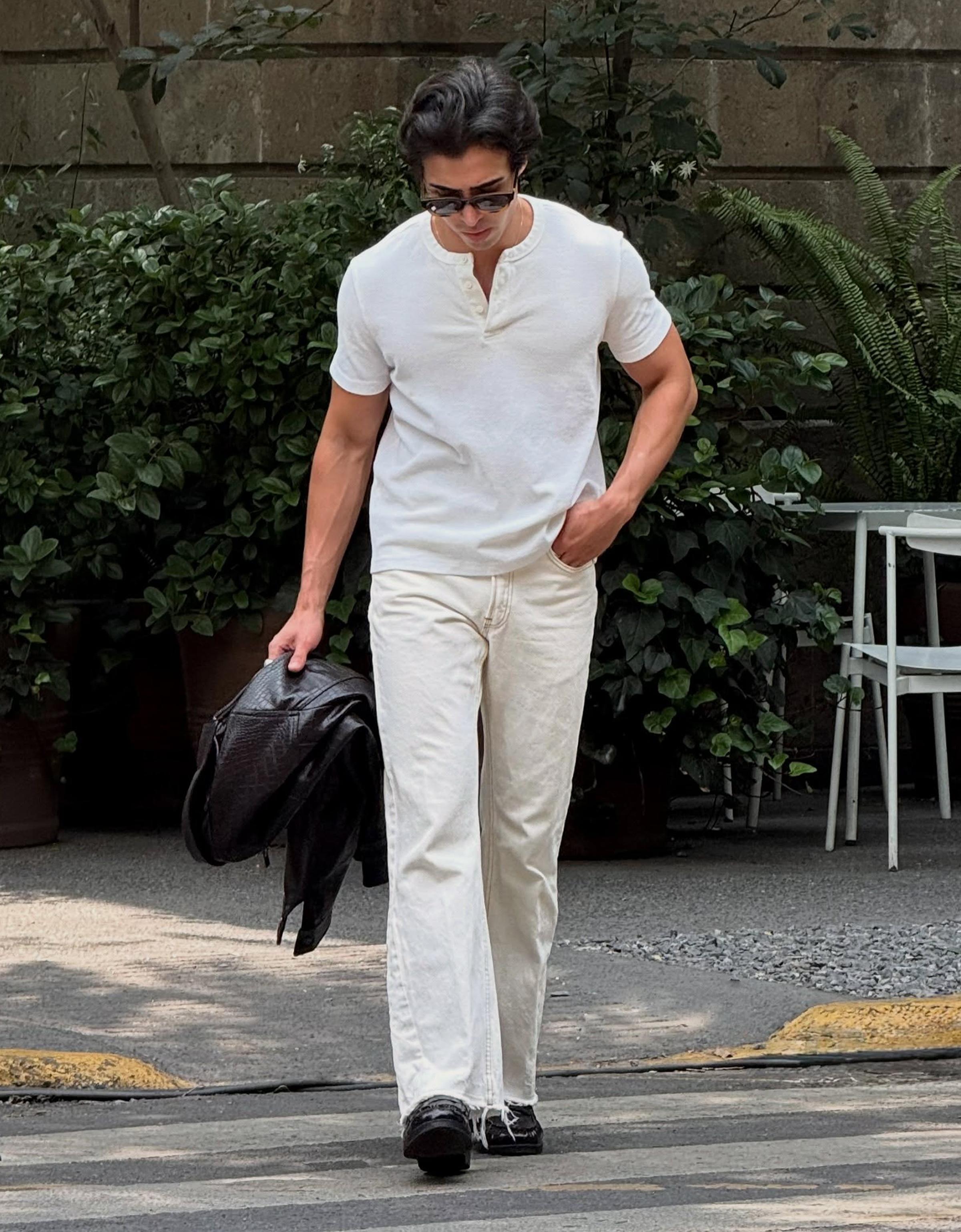 Straight-fit flared jeans — Cream