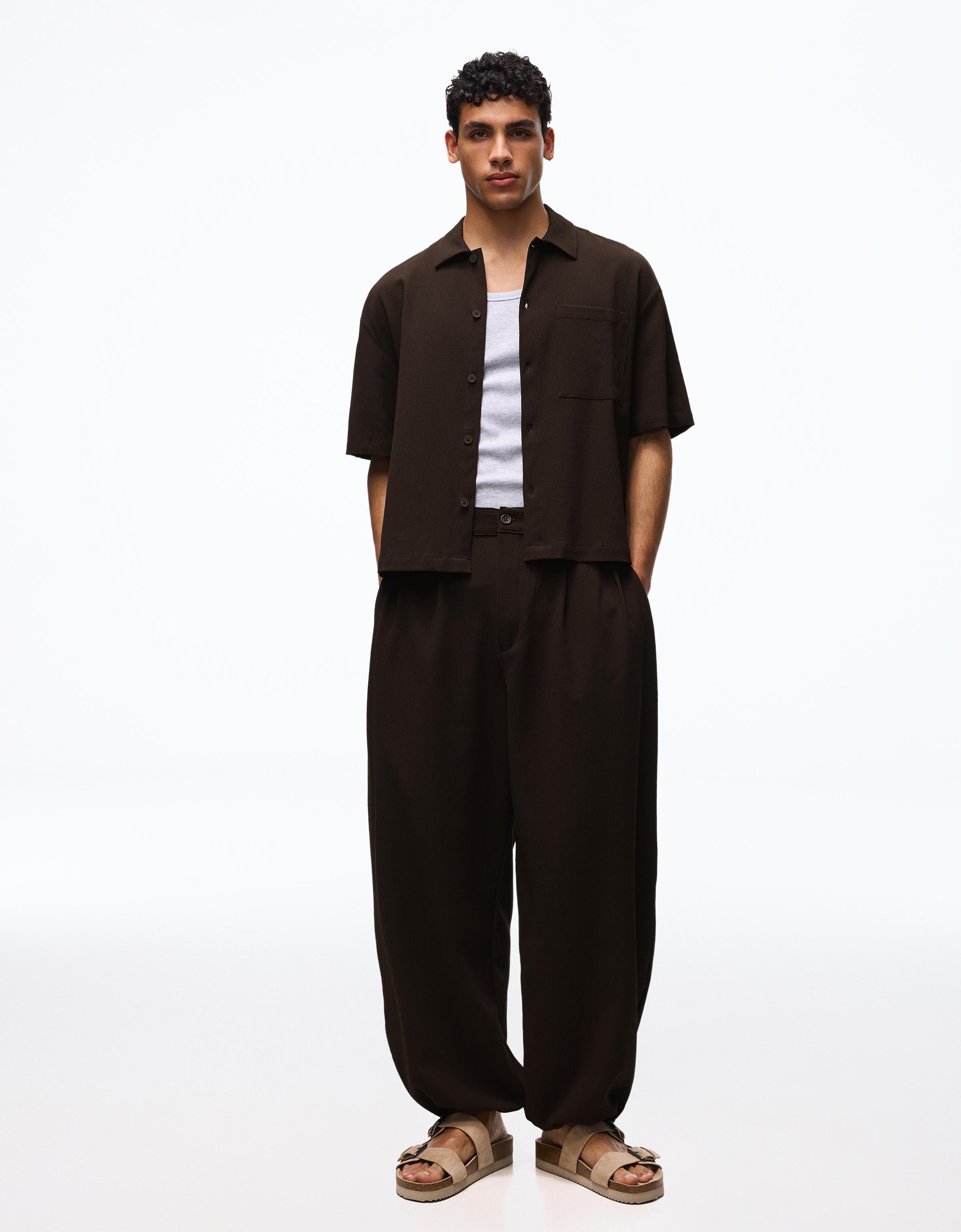 Pleated short sleeve boxy shirt — Brown