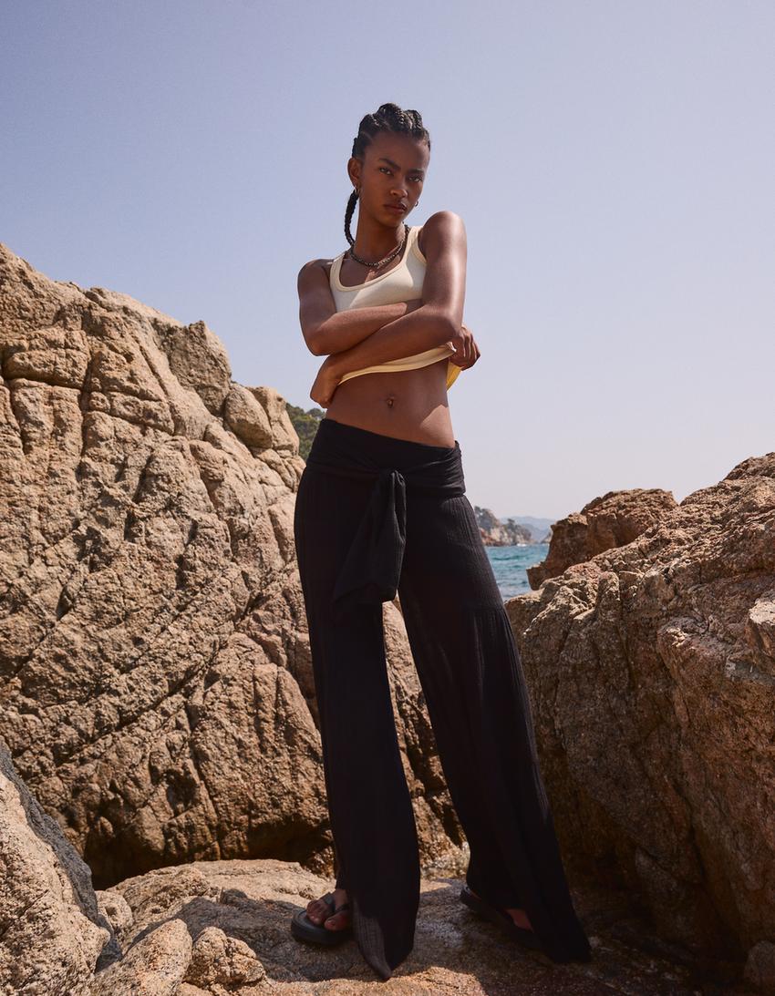 بنطال واسع الساقين بملمس بارز-أسود