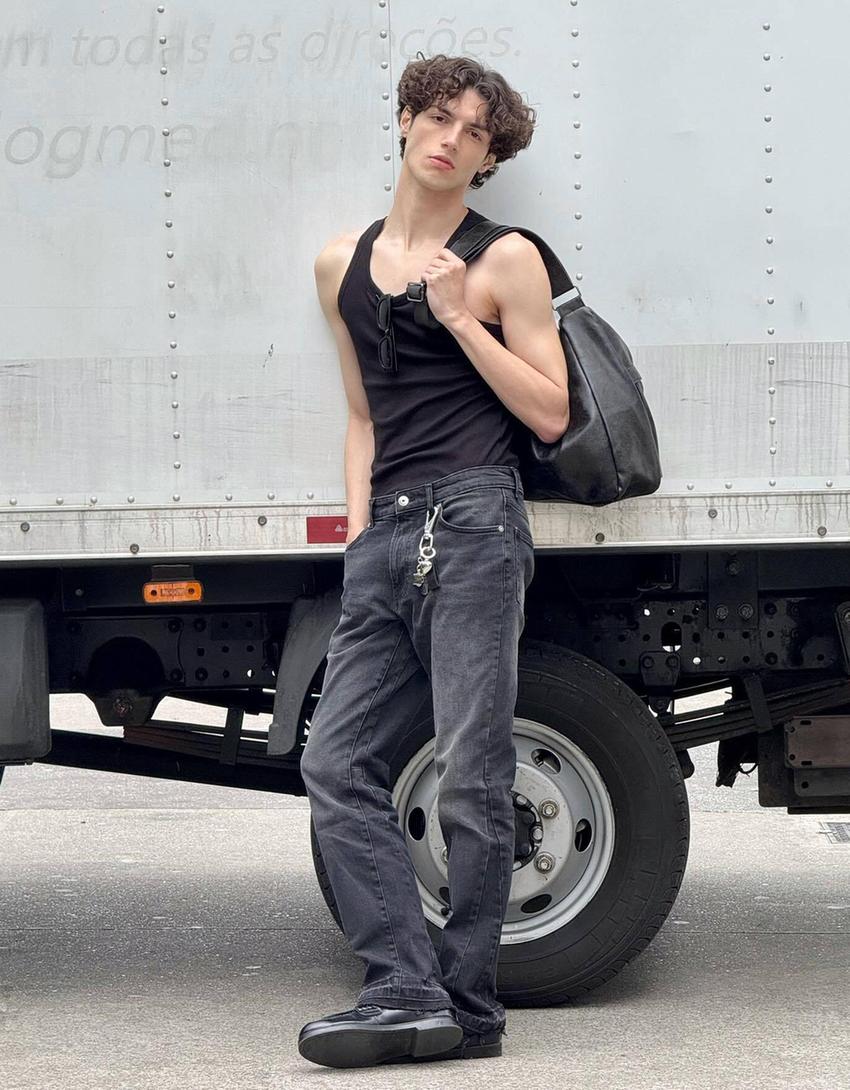 Utsvängda jeans med rak passform-Svart