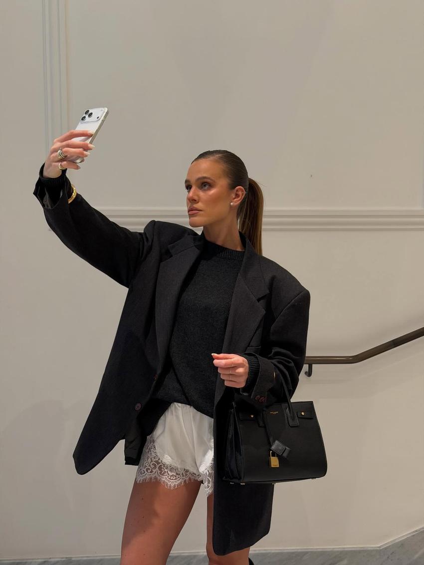 Bermuda de cetim e renda-Cru