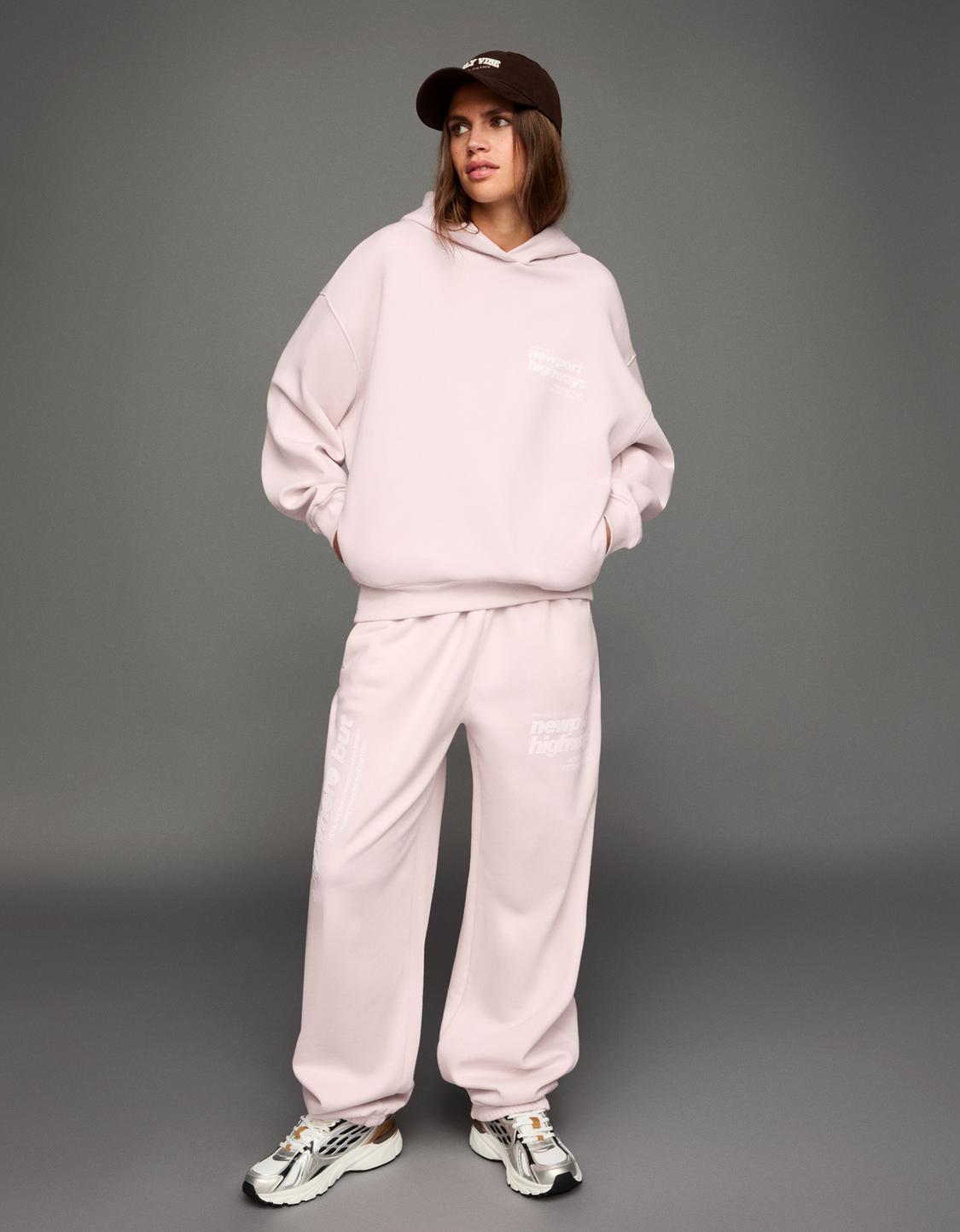 طقم سويت شيرت وسروال رياضي بلش