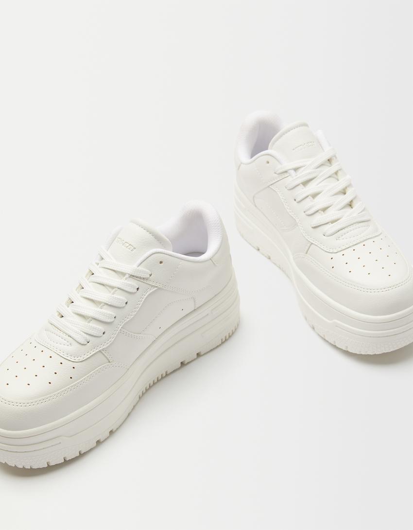 حذاء رياضي أحادي اللون بنعل سميك-أبيض