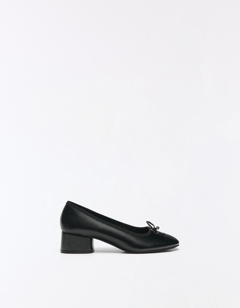 Heeled ballerinas with bow