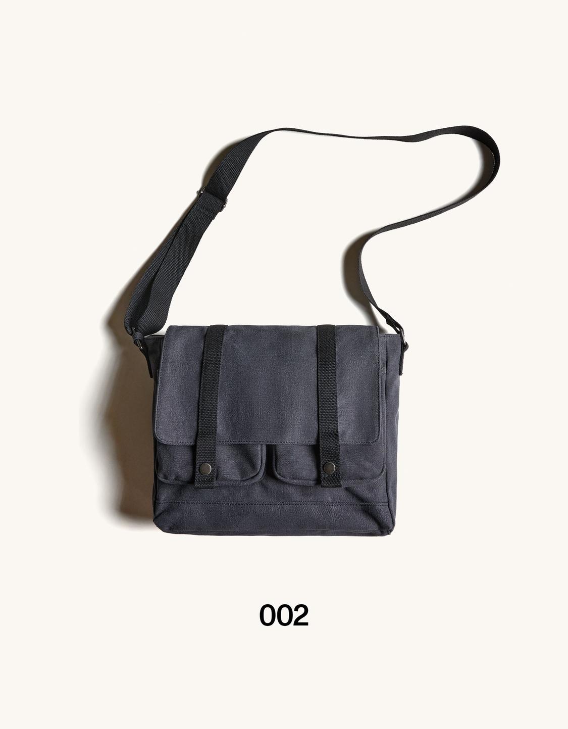 Bag with front pockets