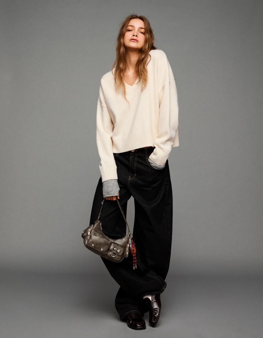 V-neck cropped sweater-Cream