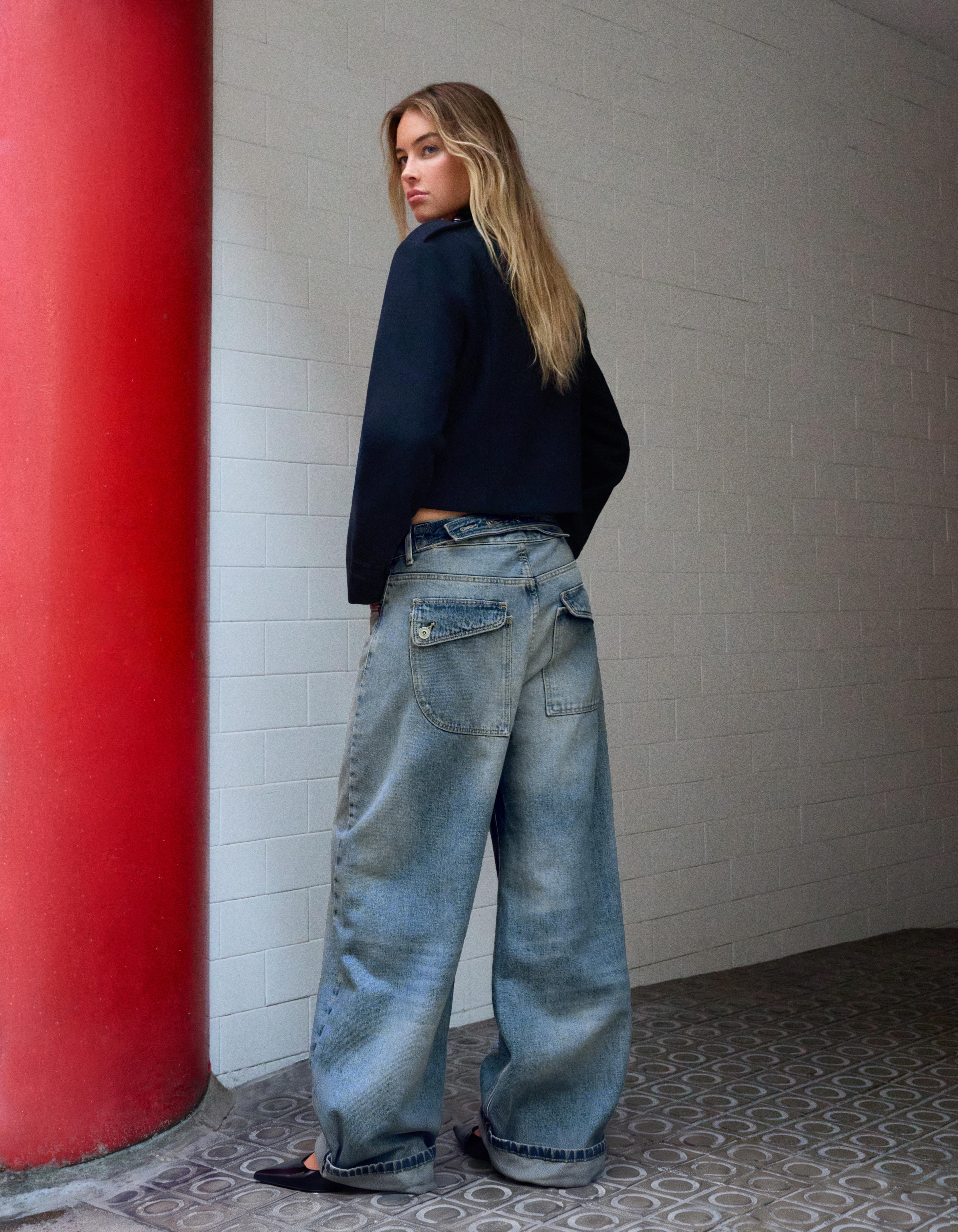 Ripped balloon fit jeans with back buckle — Light blue