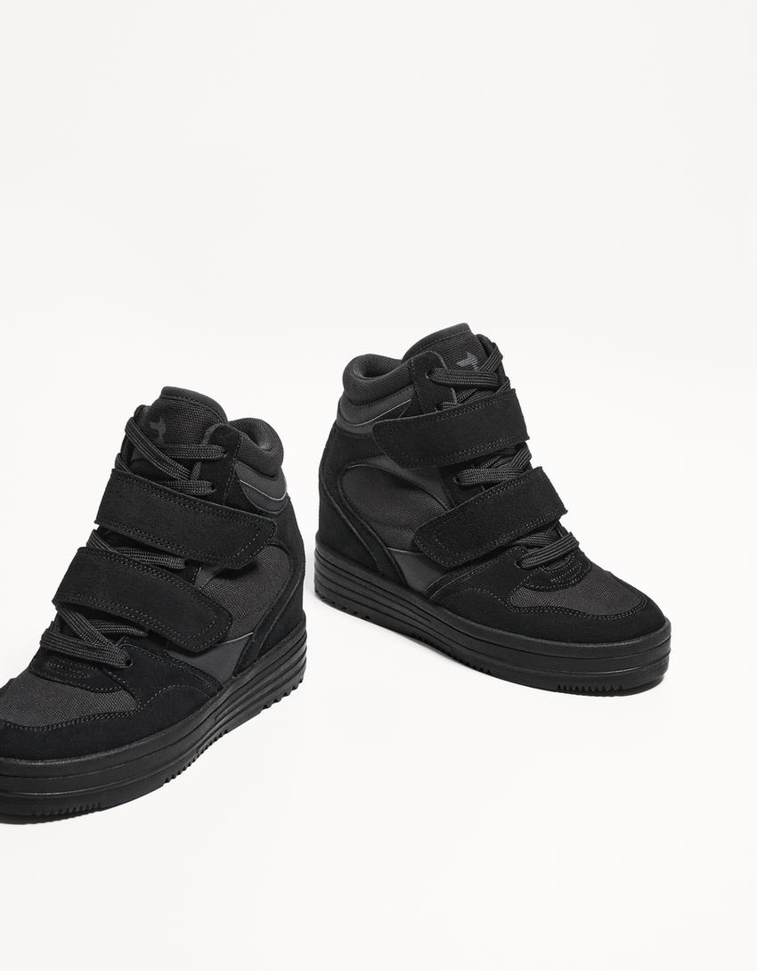 Sneakers stringate con zeppa interna-Nero-1