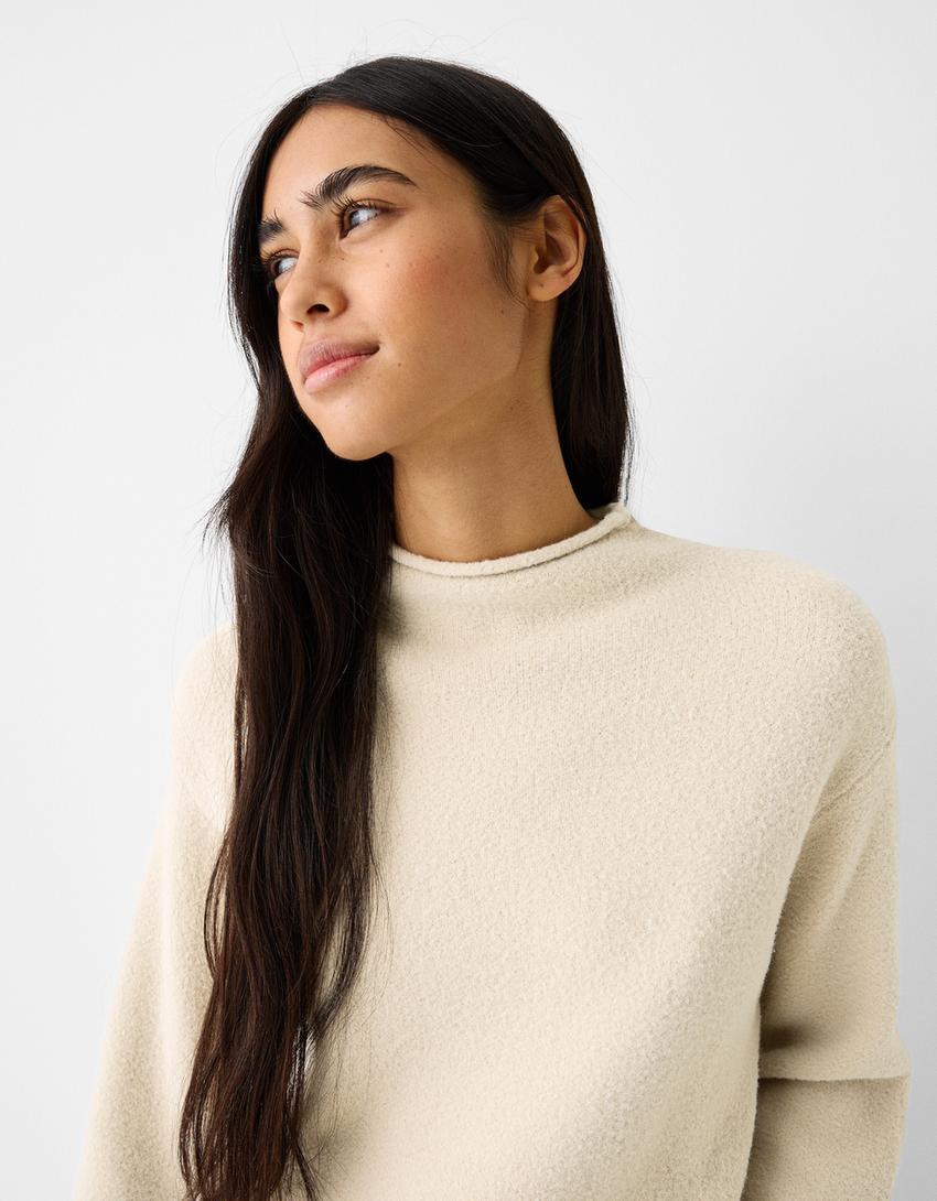 سويتر ناعم برقبة عالية-رملي-2