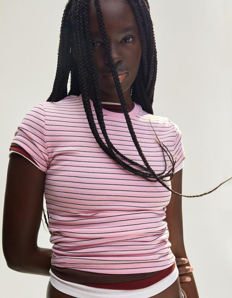 Kısa kollu bisiklet yaka tişört