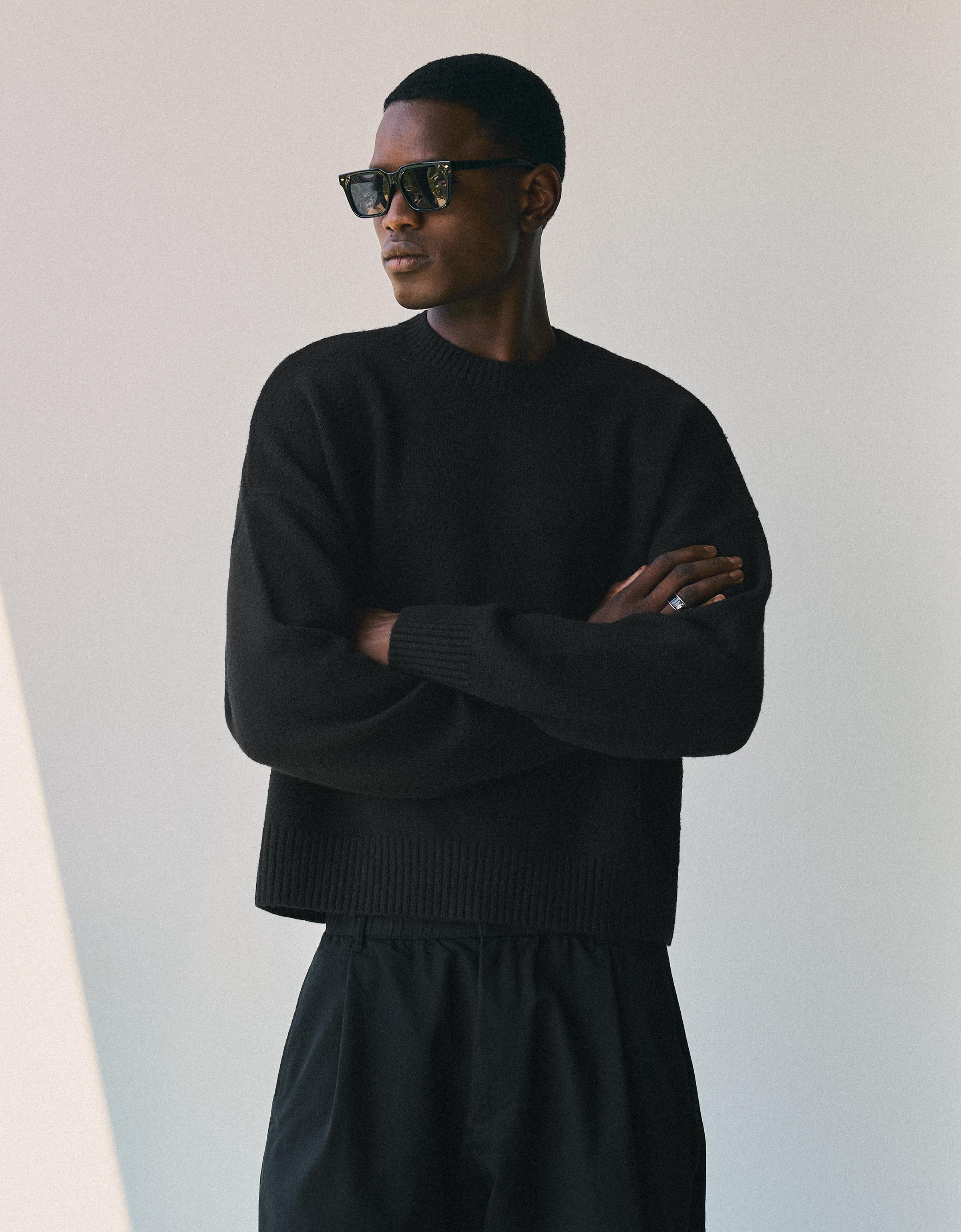 Boxy round neck jumper — Black