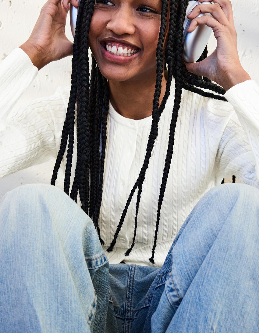 Kardigan z guzikami i warkoczowym splotem-Kremowy