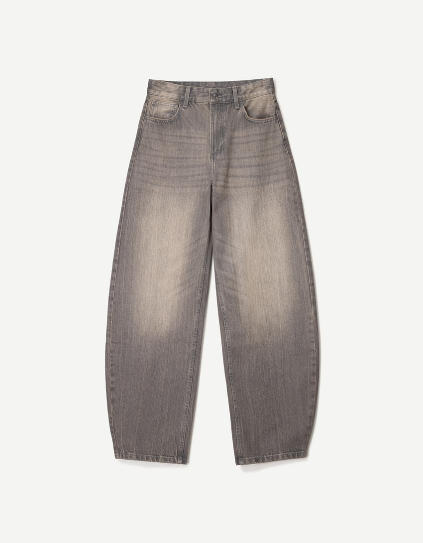 Wide-leg barrel jeans