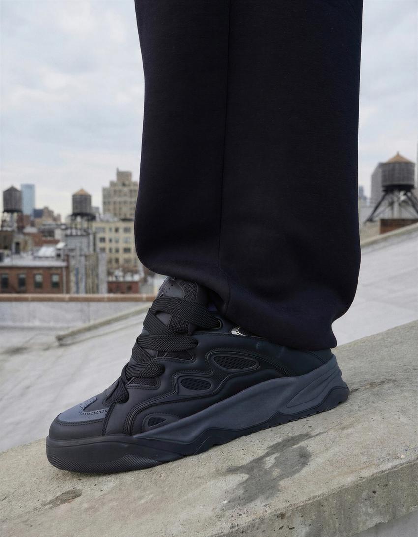 Skate-Sneaker mit dicker Sohle-Schwarz