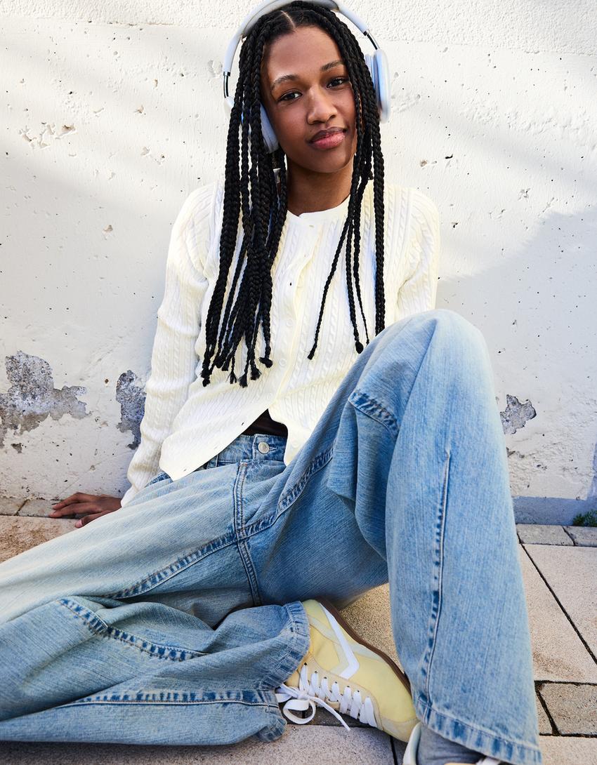 Kardigan z guzikami i warkoczowym splotem-Kremowy