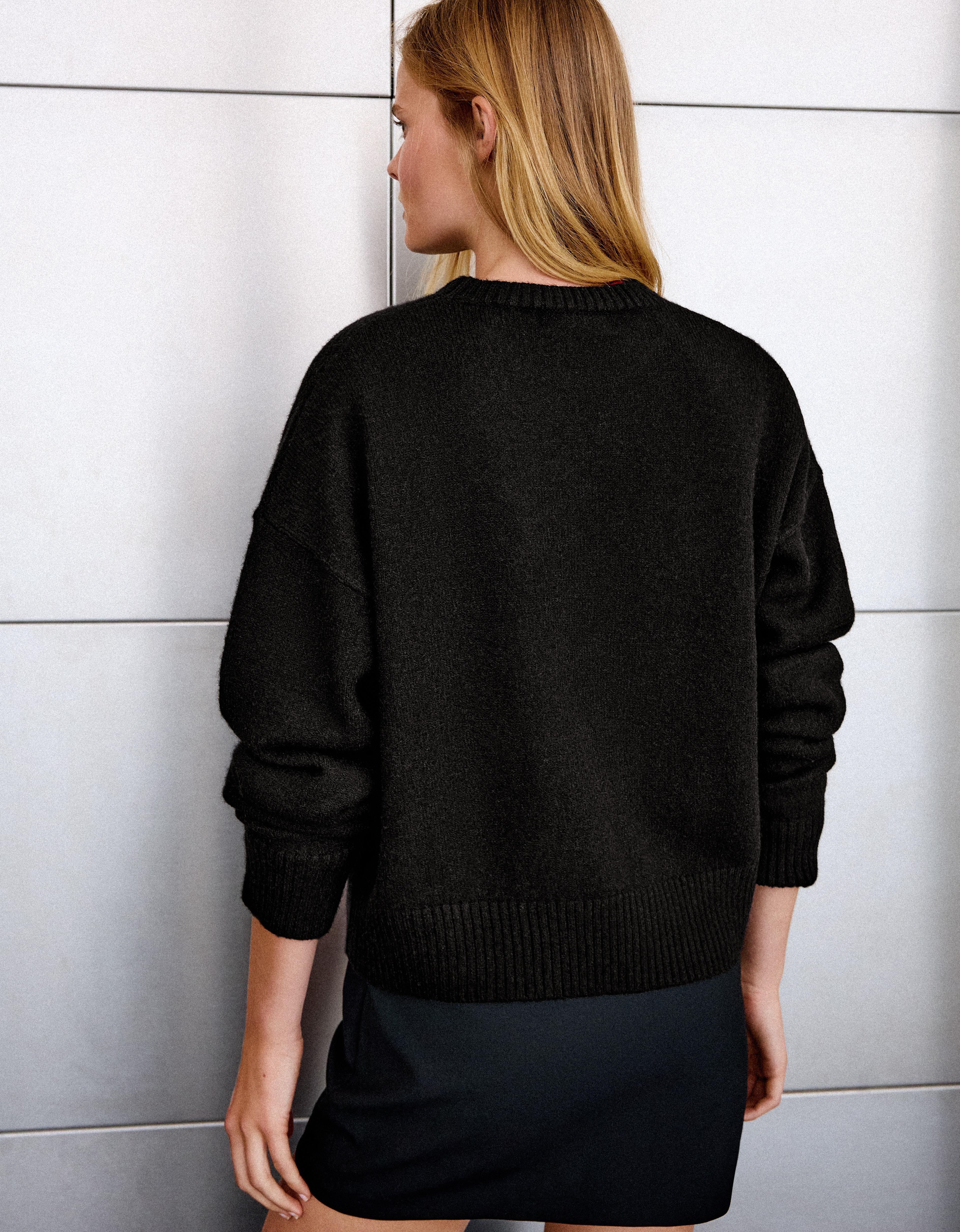 Round neck jumper — Black