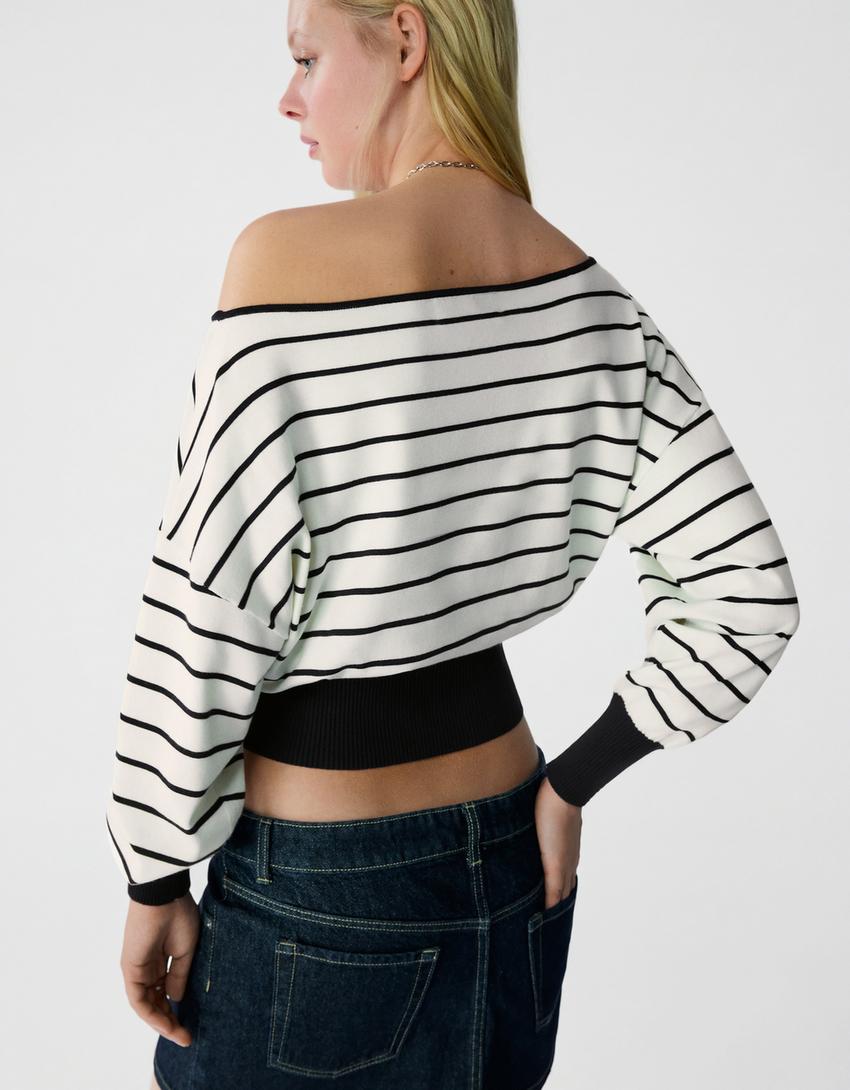 Asimetrični pulover s uzorkom-Crna