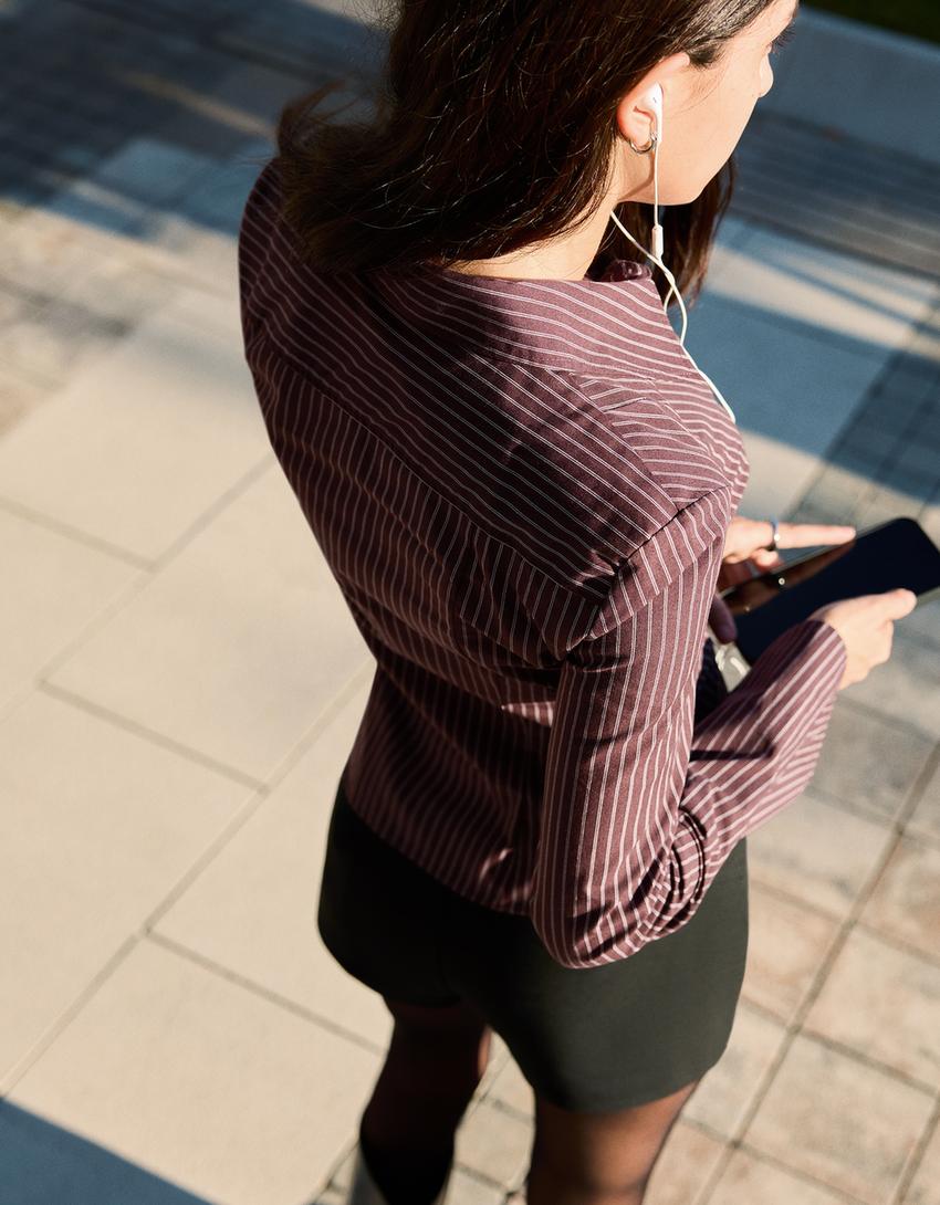 Camisa manga flare justa-Marrom