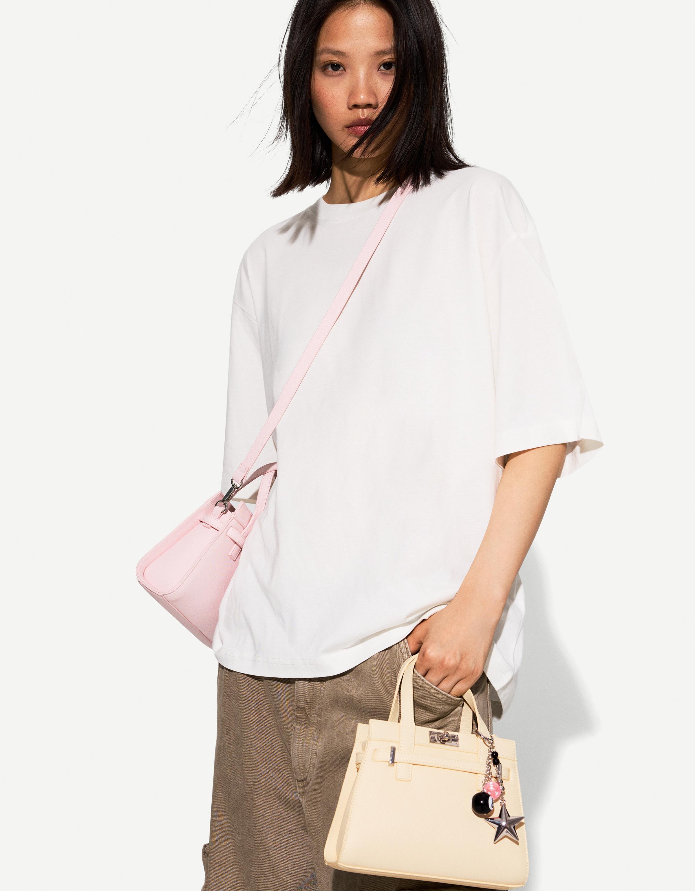 Tasche in Kastenform mit Struktur - BSK Teen | Bershka Tasche in Kastenform mit Struktur - BSK Teen | Bershka