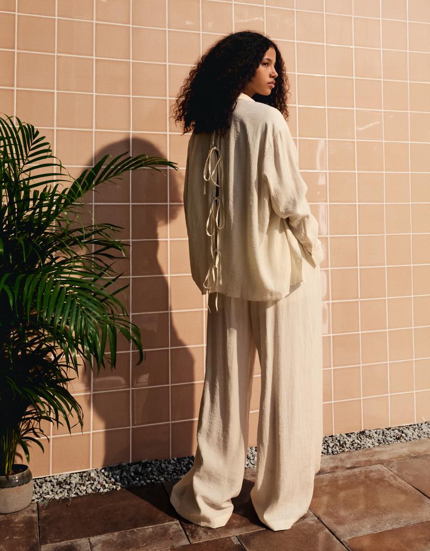 Soepelvallende wide leg broek met textuur en koord-Ecru