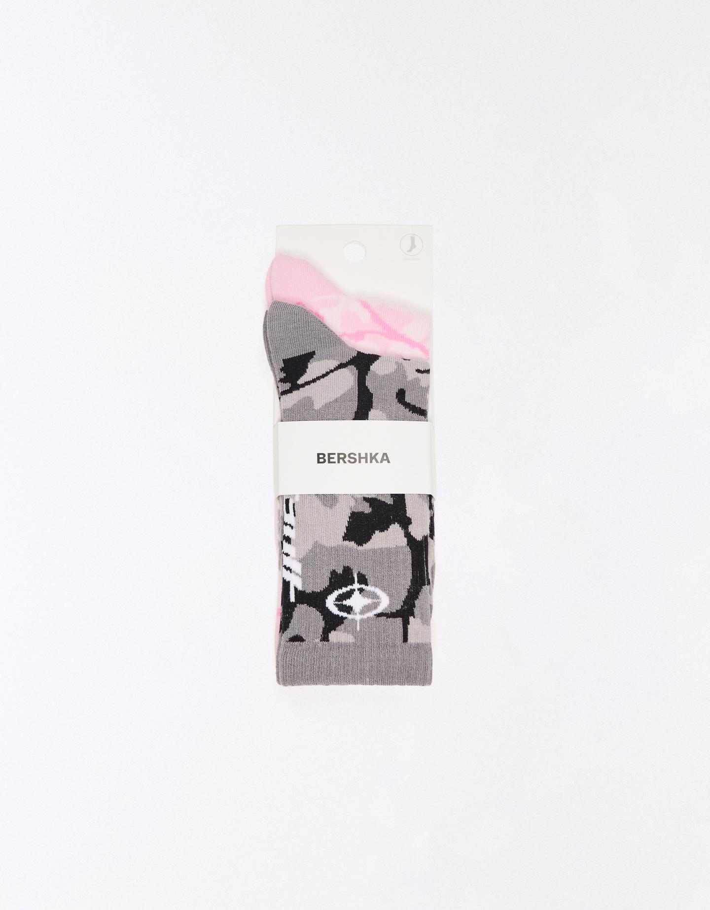 Bershka dwupak skarpetek z nadrukiem czarny