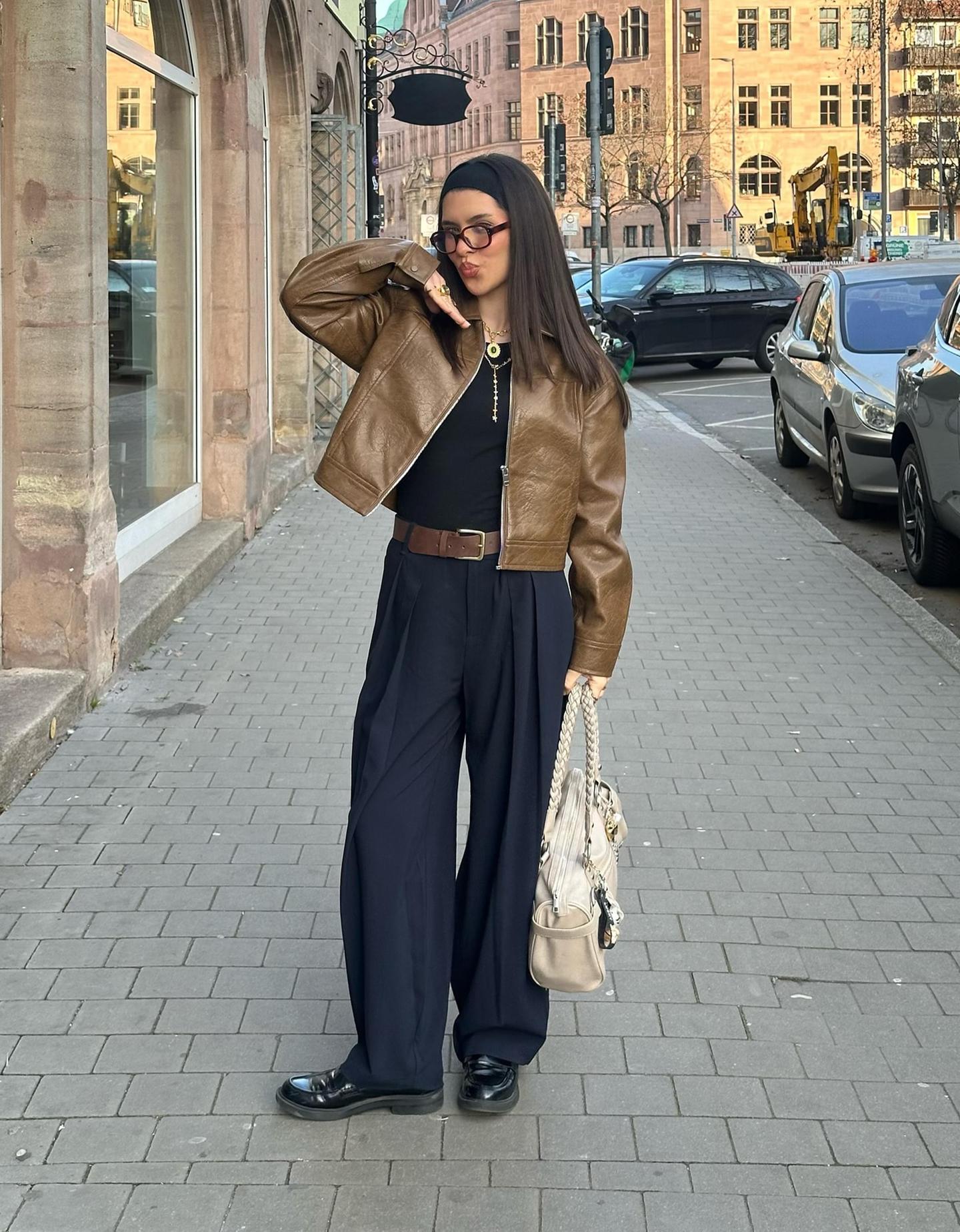 Bershka Pantaloni Balloon Tailored Fit Donna 42 (Eu 38) Marino