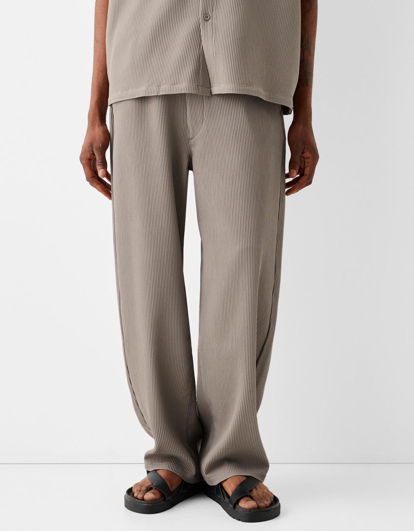 بنطلون بثنيات وساق عريضة-رملي-1