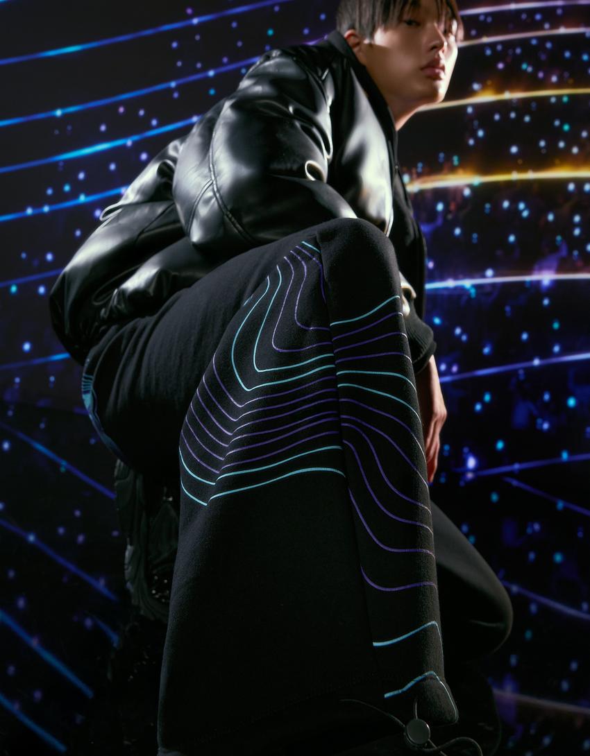 Pantalon KPop Demon Hunters Huntr/x molleton barrel fit imprimé-Noir