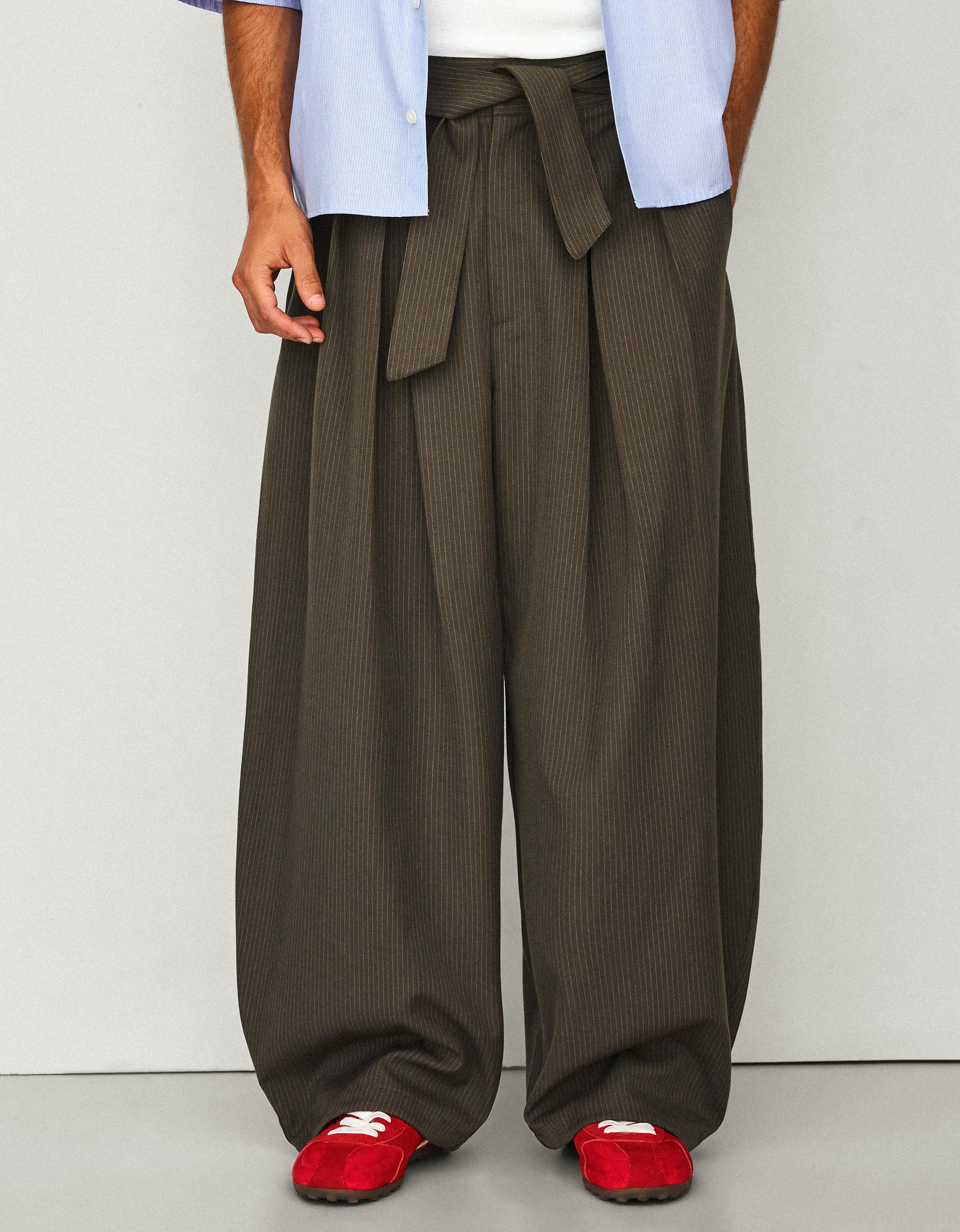 Barrel-leg trousers with darts and belt — Khaki