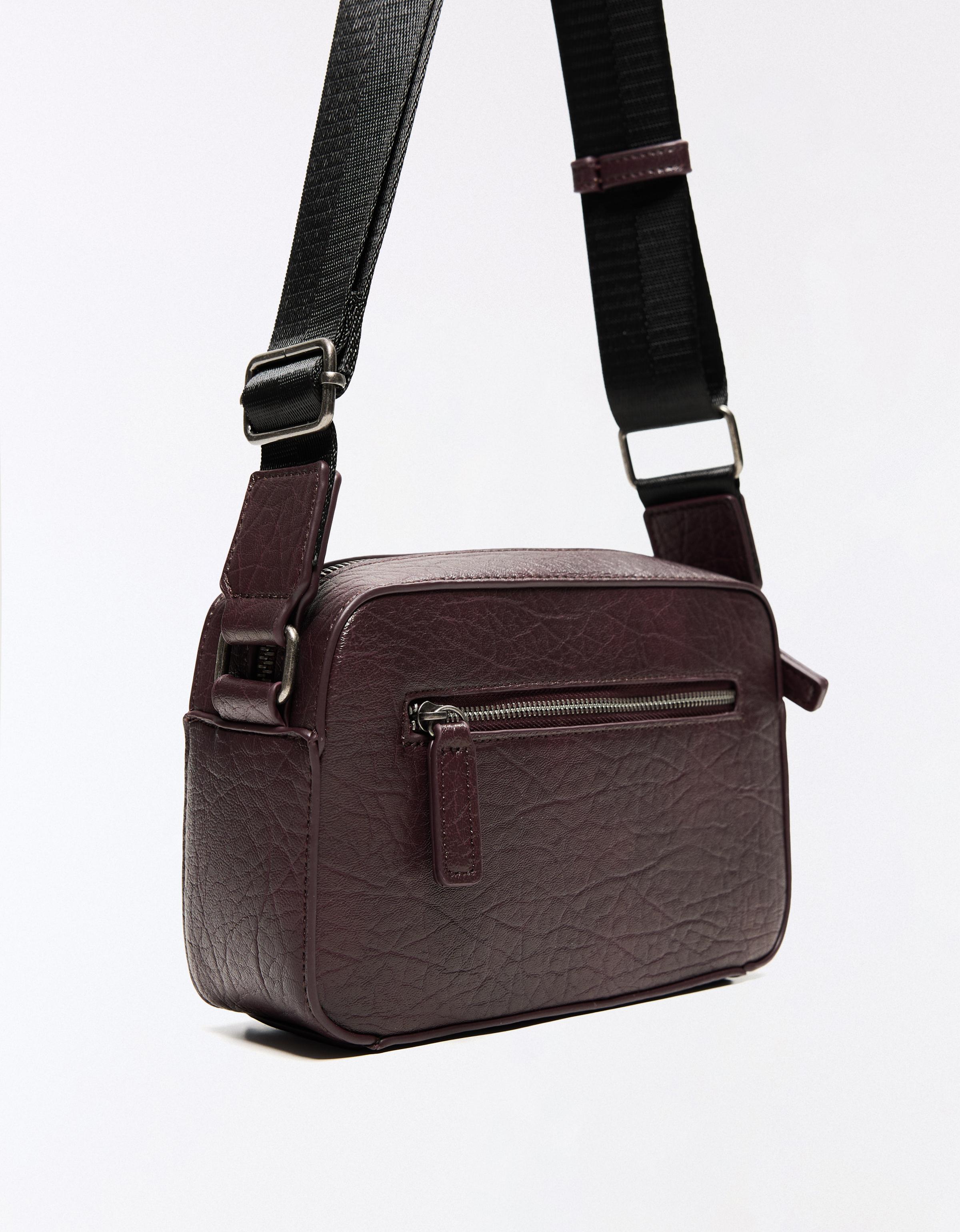 Embossed star crossbody bag — Maroon