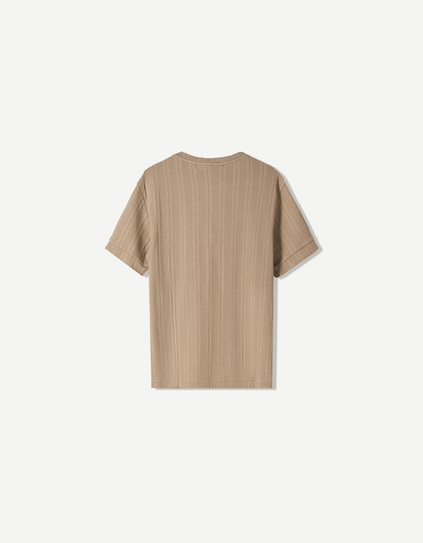 Kurzärmeliges T-Shirt mit Knopfstruktur-Braun-5