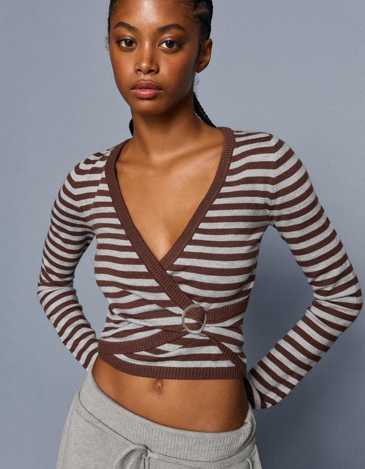V-neck stripe buckle jumper — Brown