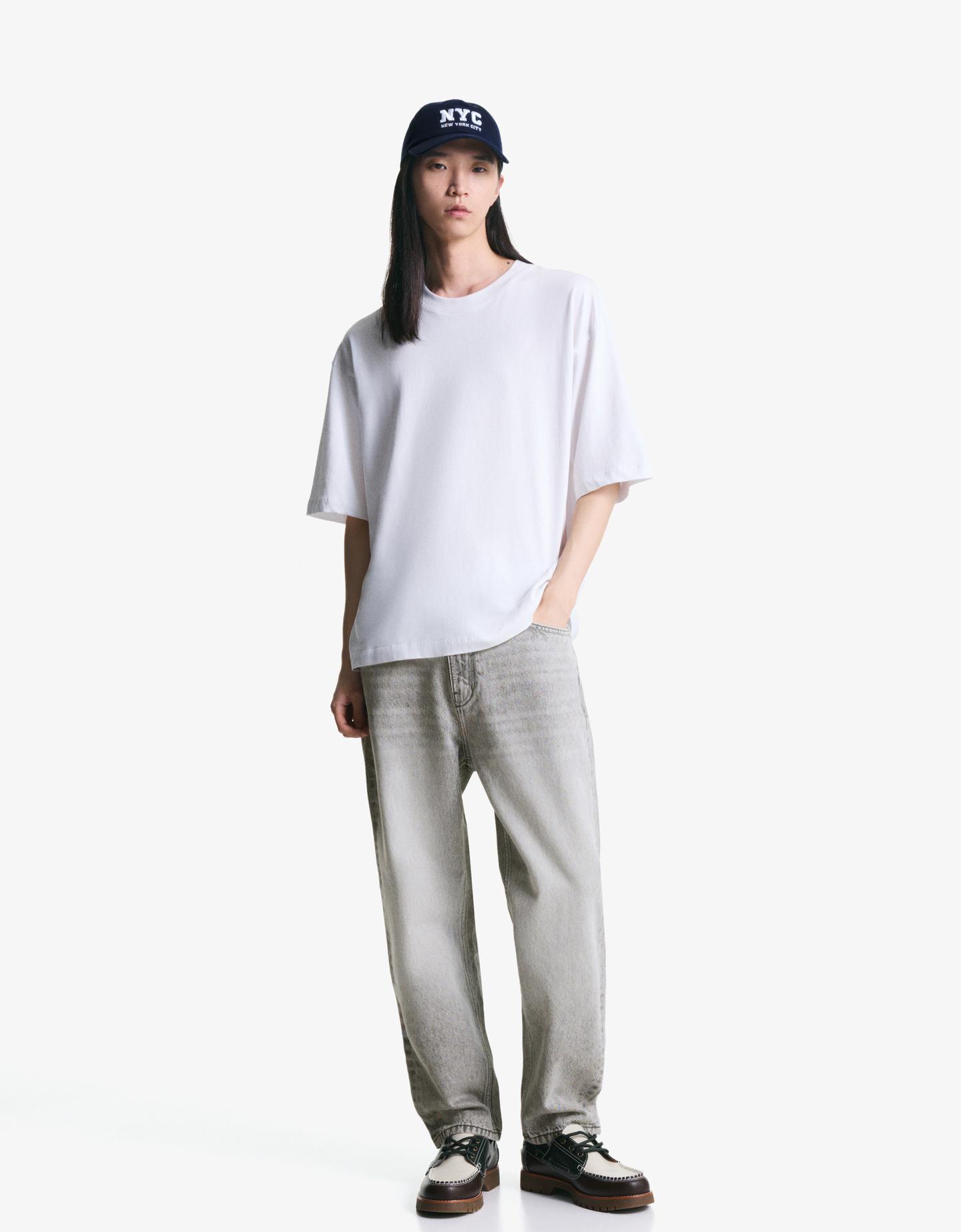 Bershka jeansy o kroju loose tapered szary